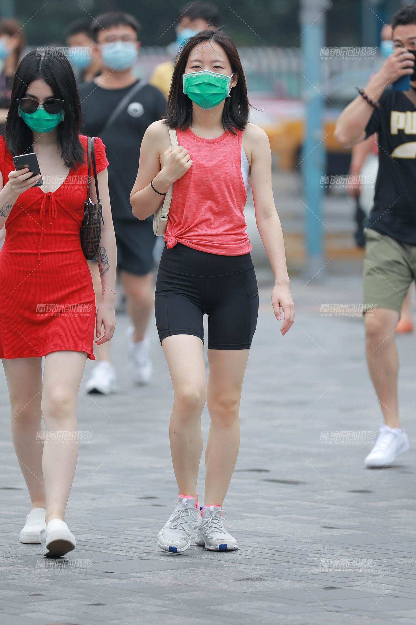 图片[3]-黑色瑜伽短裤小妹-街拍流行馆
