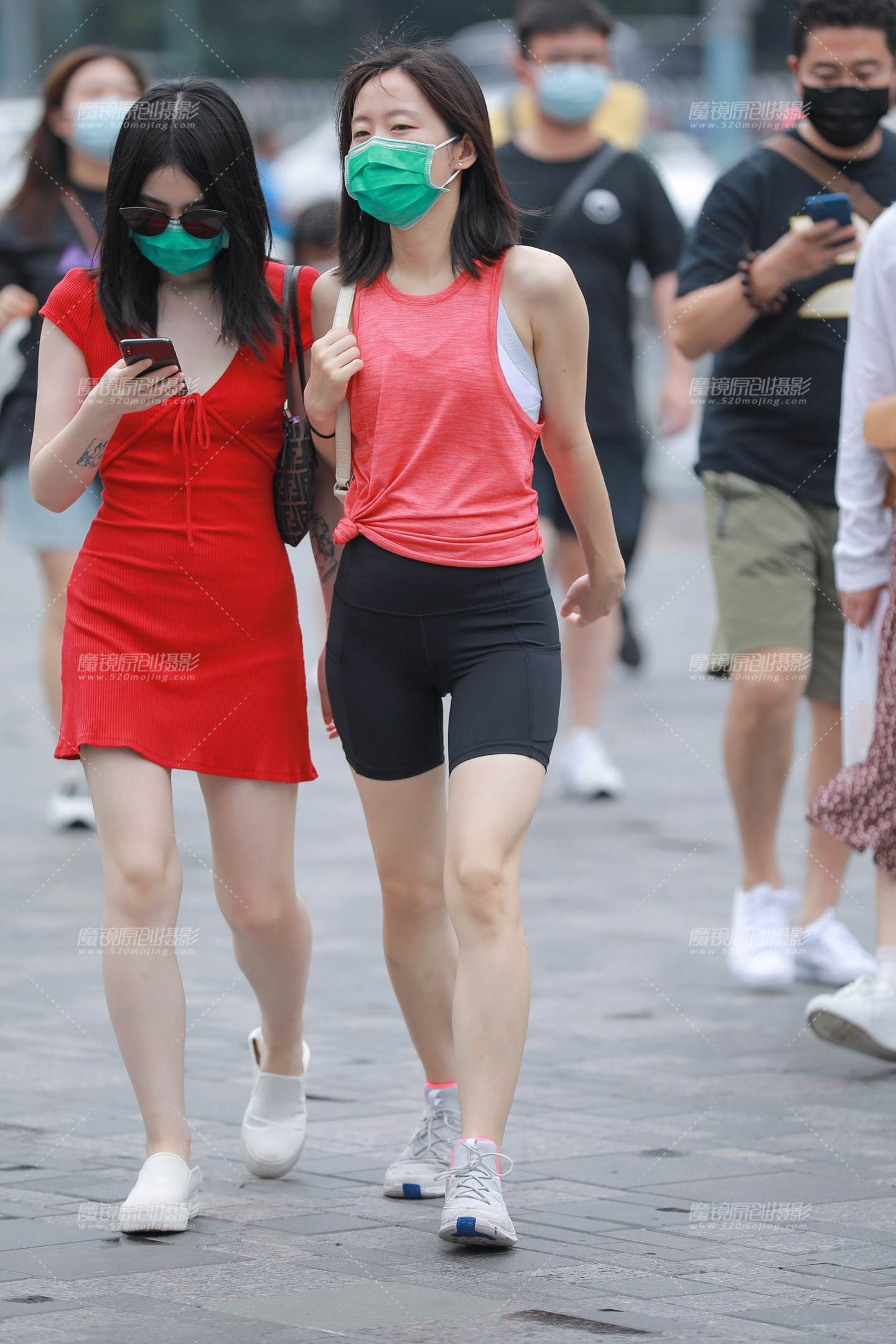 图片[5]-黑色瑜伽短裤小妹-街拍流行馆
