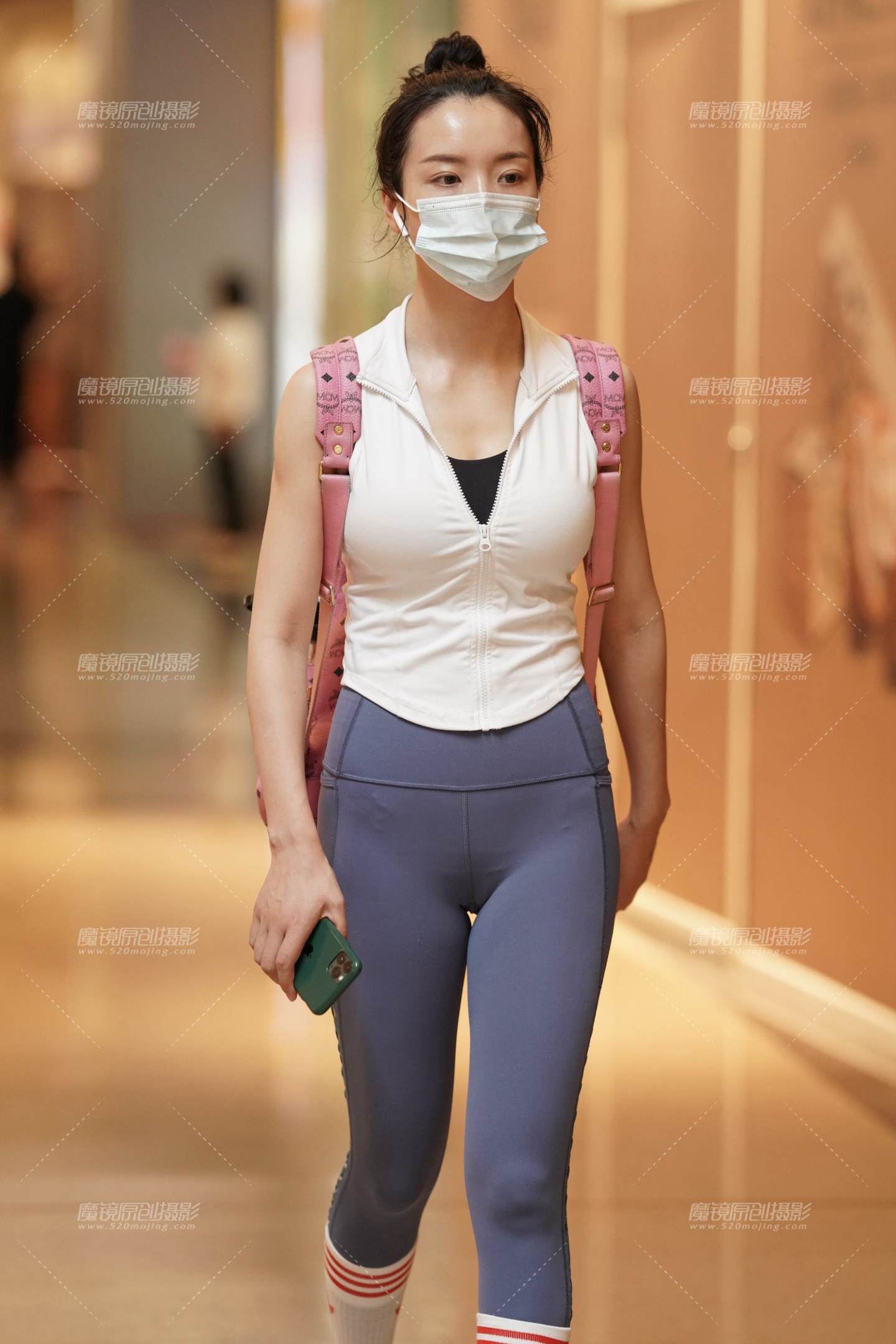 图片[1]-逛街偶遇瑜伽小妹-街拍流行馆