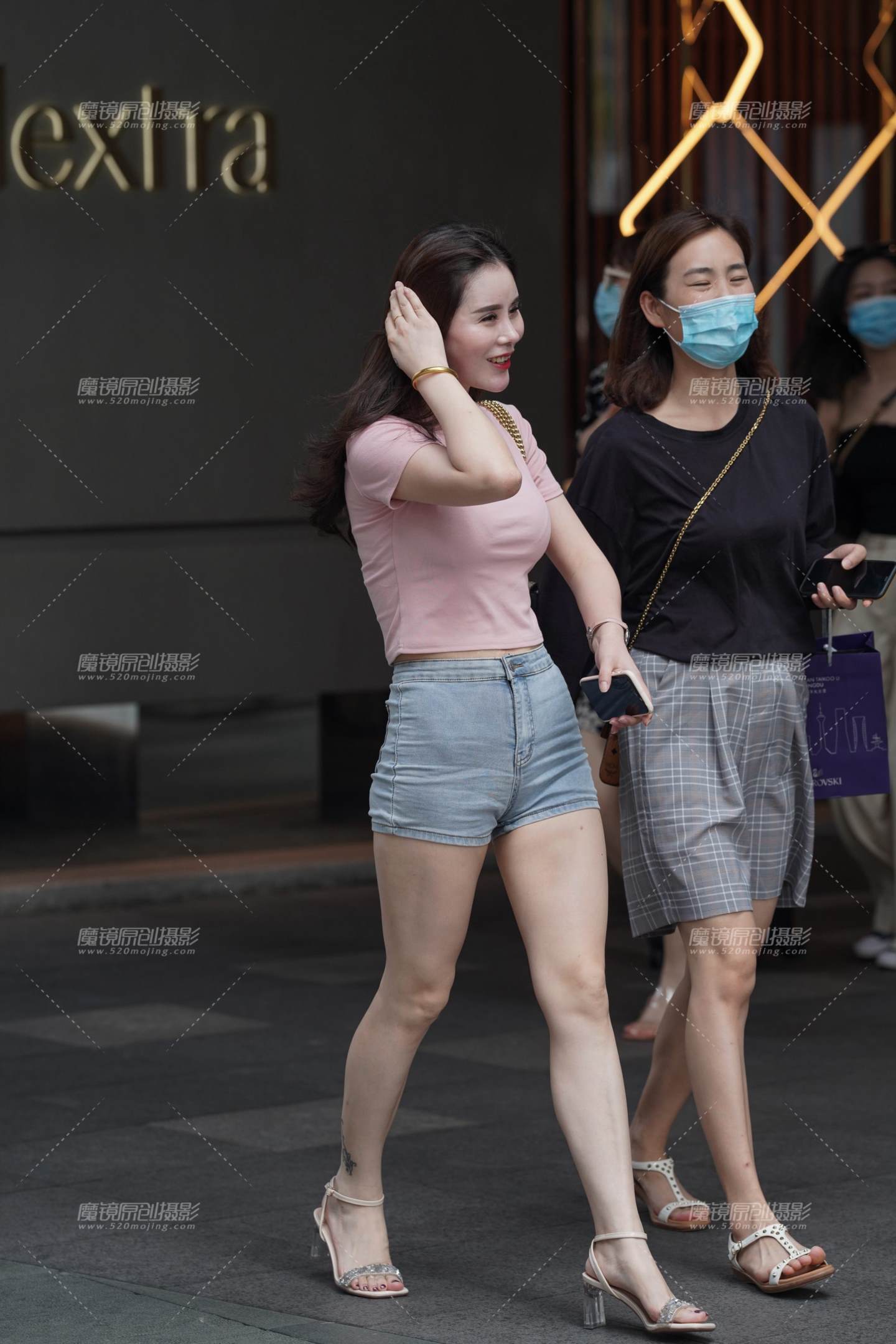 图片[1]-热裤美腿-街拍流行馆