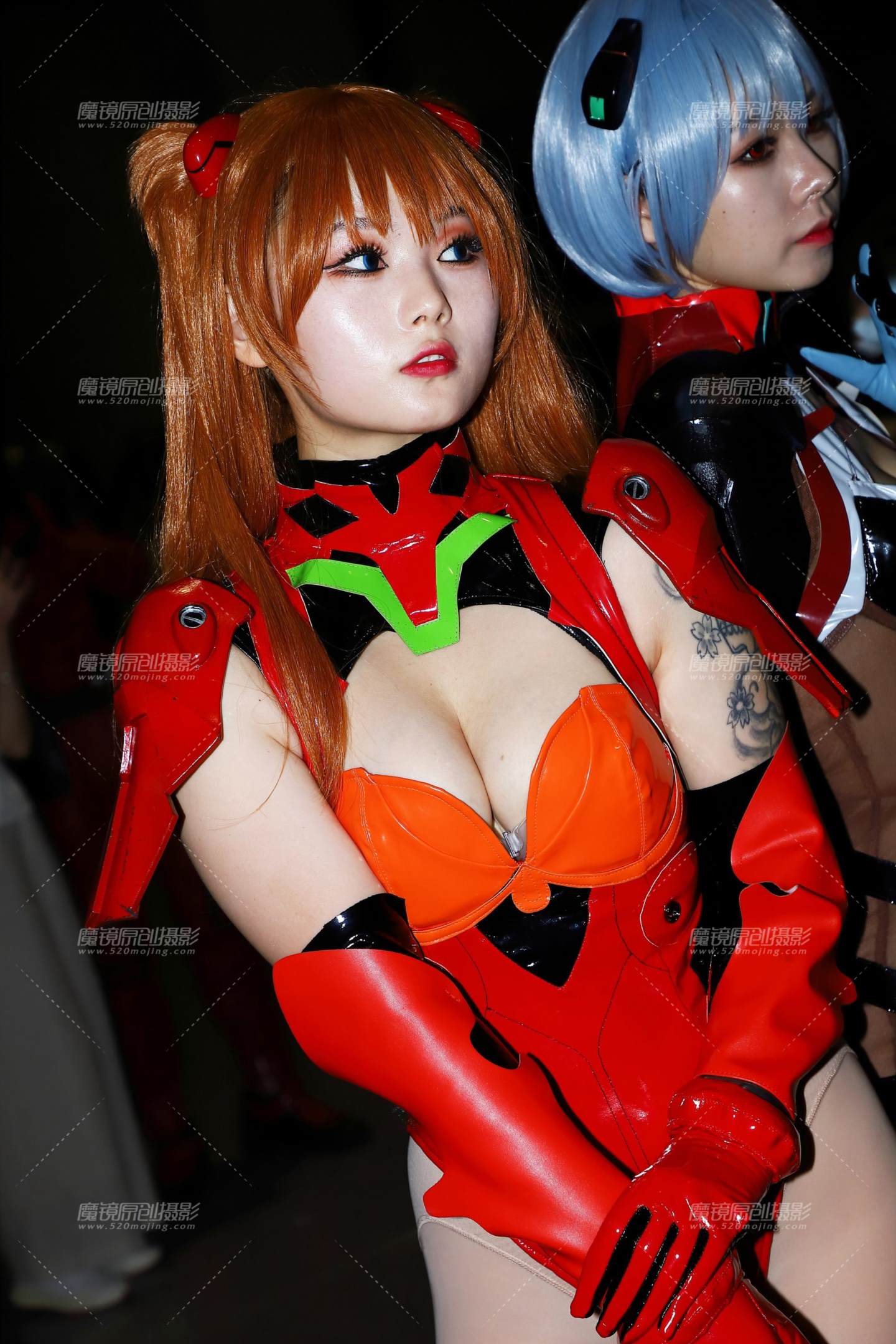 图片[1]-红褐色性感双COSER-街拍流行馆