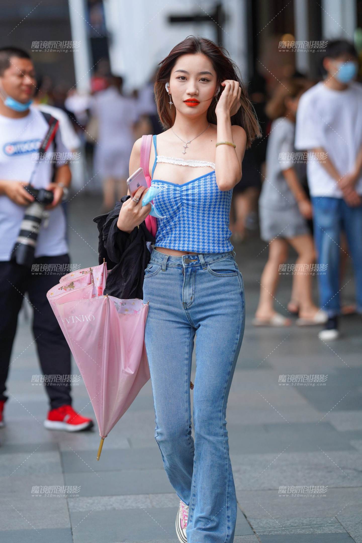 图片[1]-清秀可人的女孩-街拍流行馆