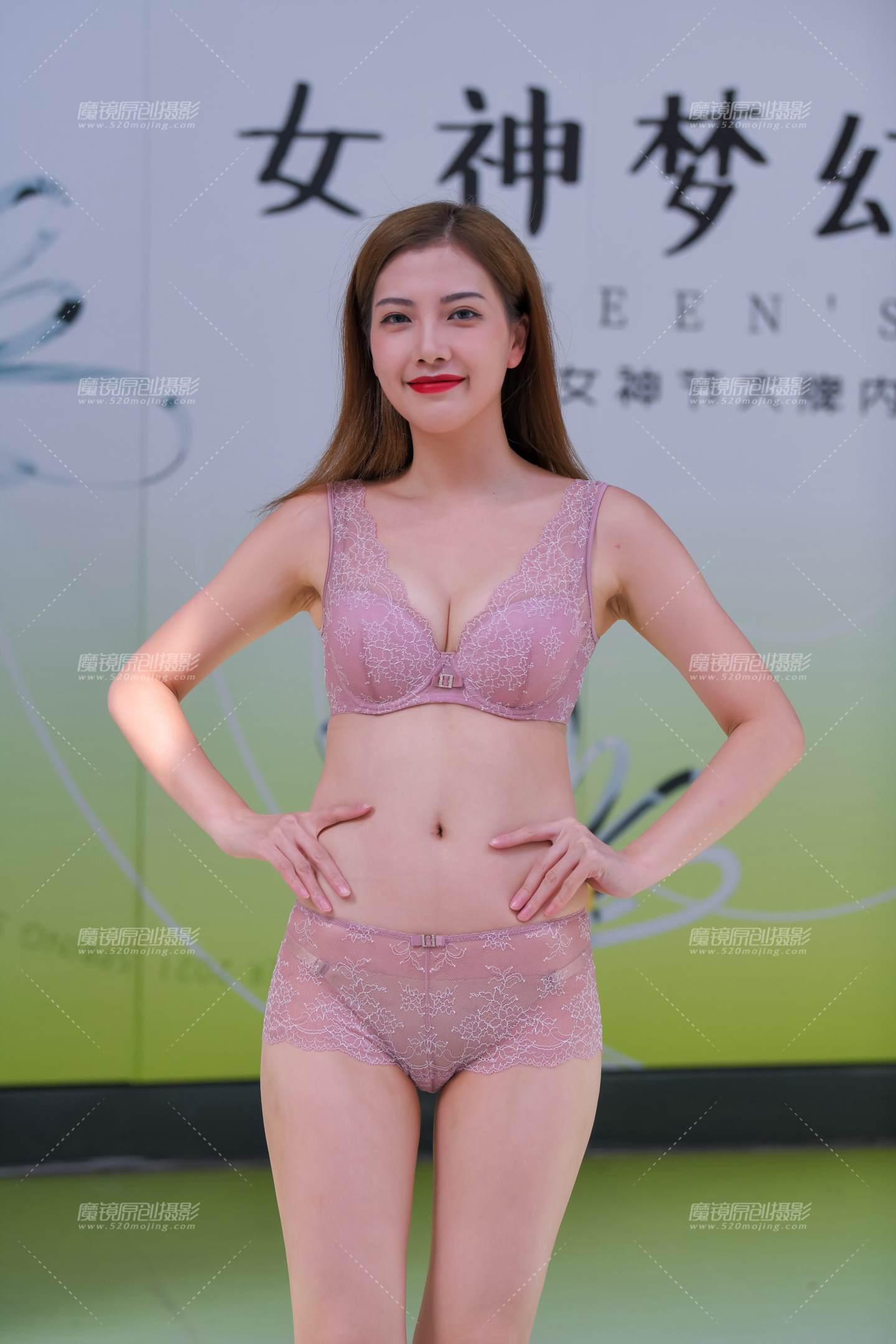 图片[1]-女神节粉红诱惑-街拍流行馆