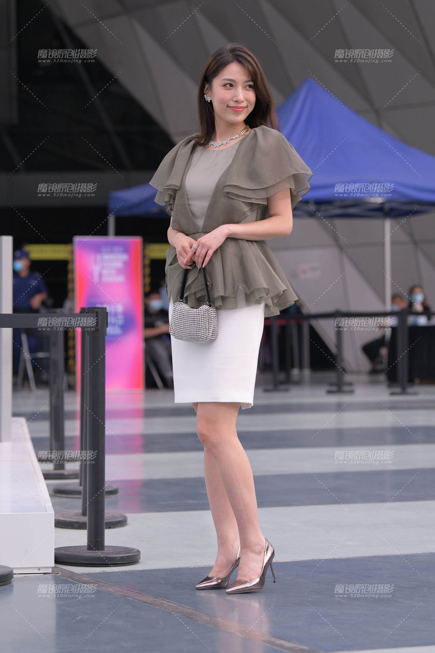 图片[5]-美腿美足的高层女主管-街拍流行馆