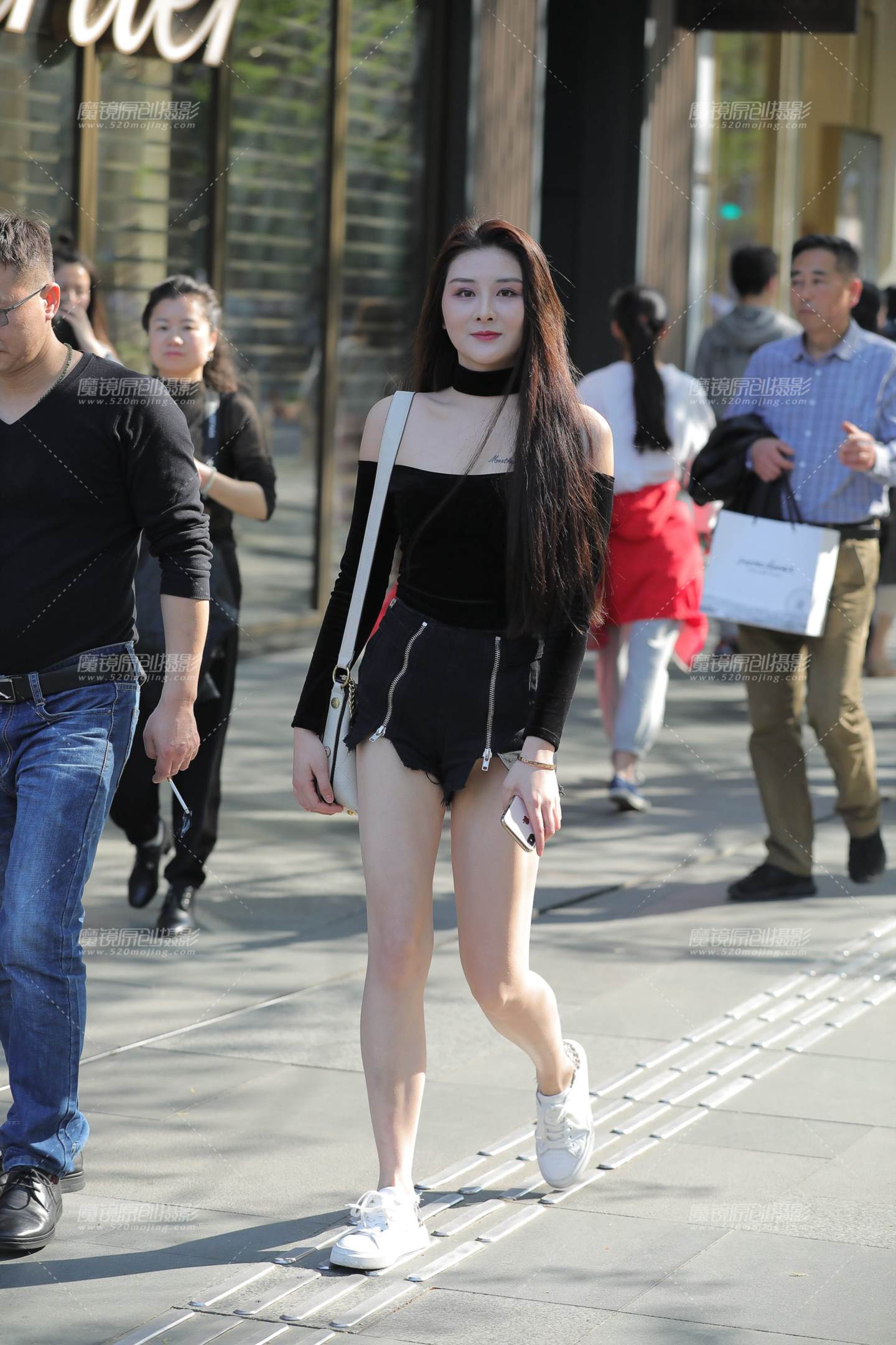 图片[1]-热裤美女-街拍流行馆