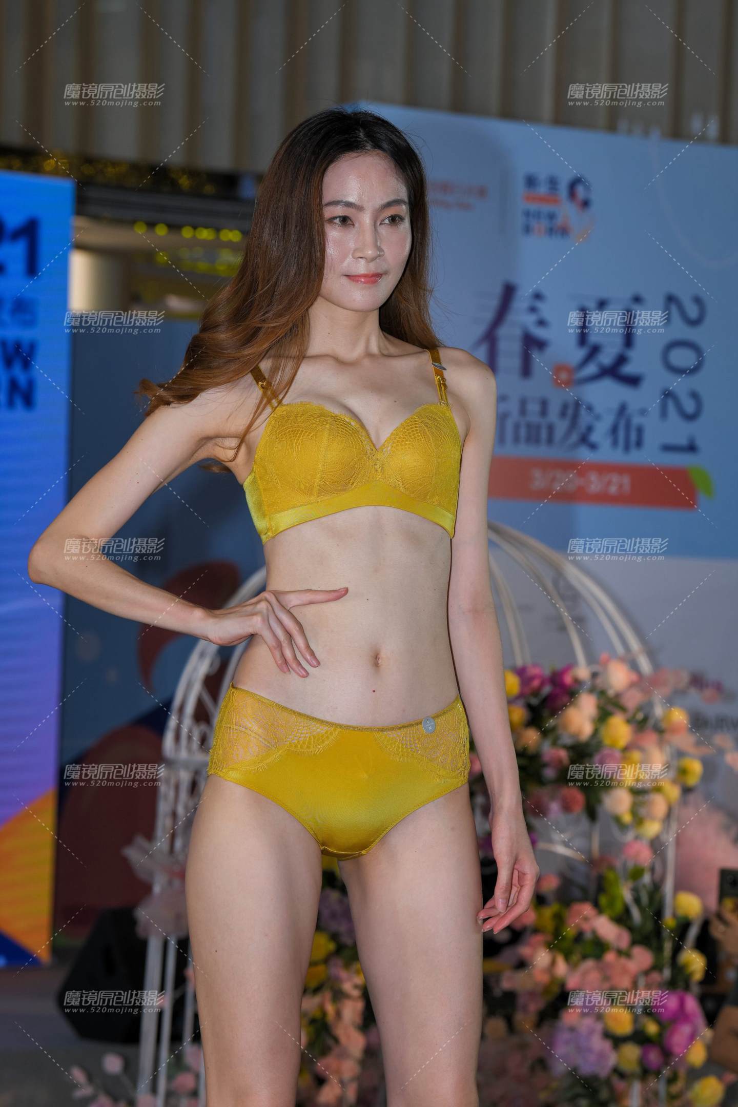 图片[1]-长腿模特性感内衣-街拍流行馆