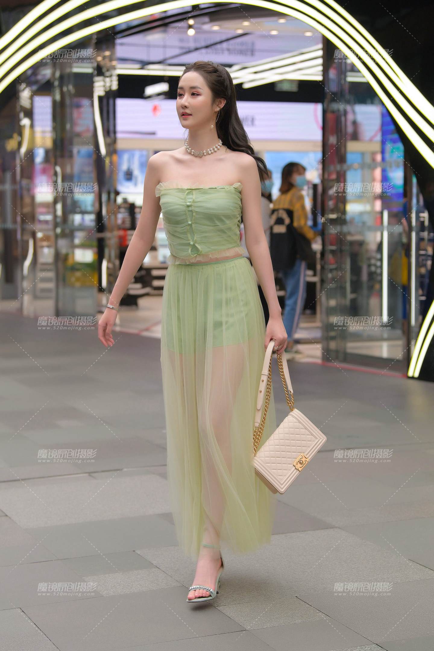 图片[4]-高挑的美人儿-街拍流行馆