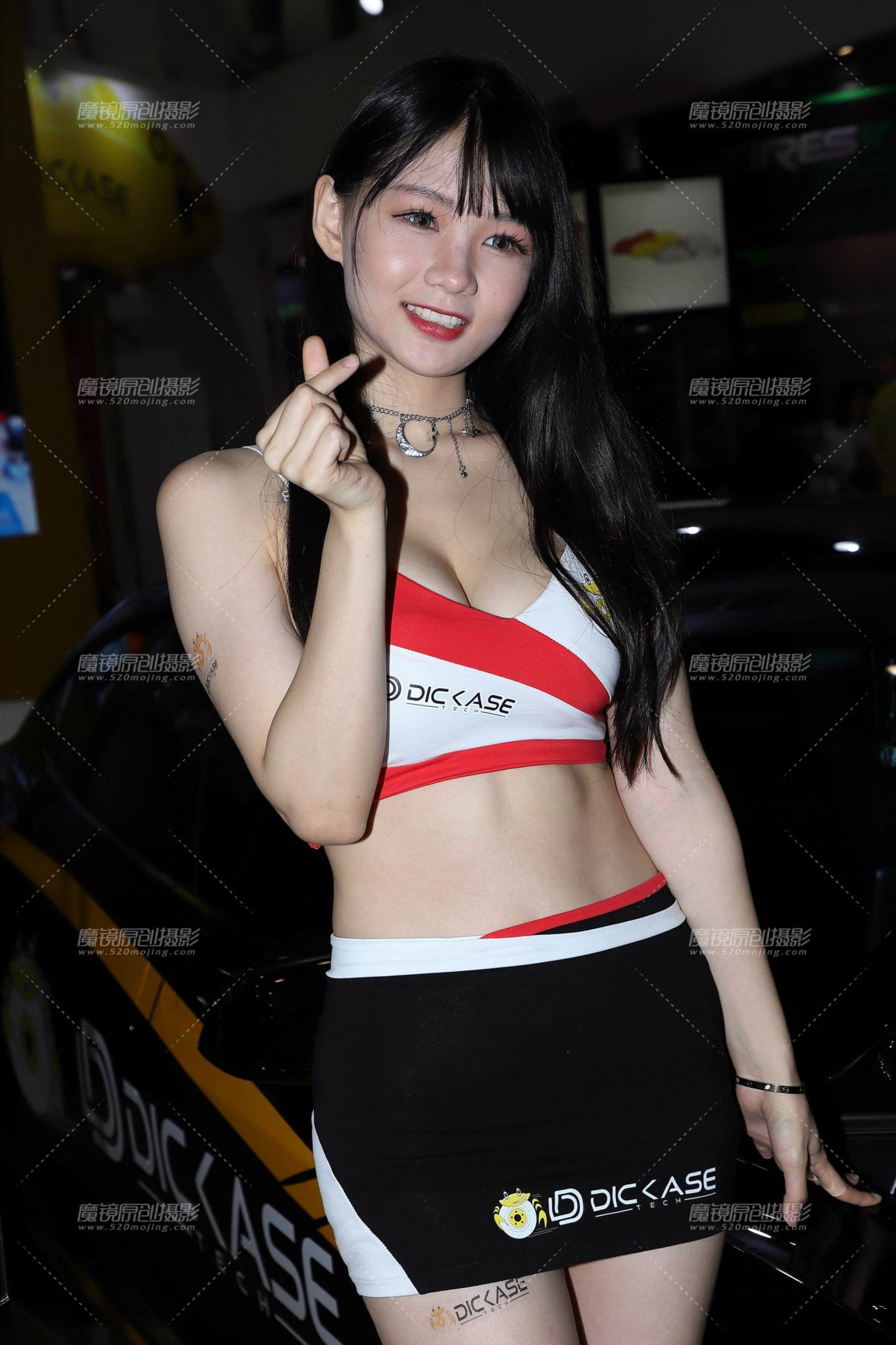 图片[1]-红白色抹胸制服-街拍流行馆