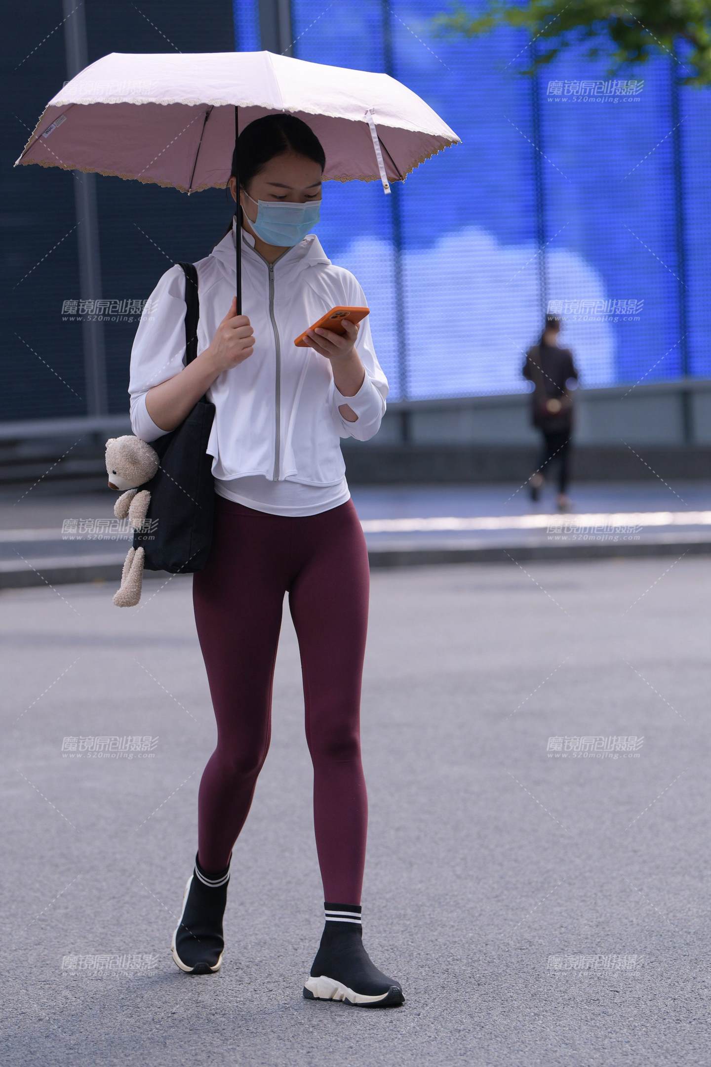 图片[1]-酒红色瑜伽裤-街拍流行馆