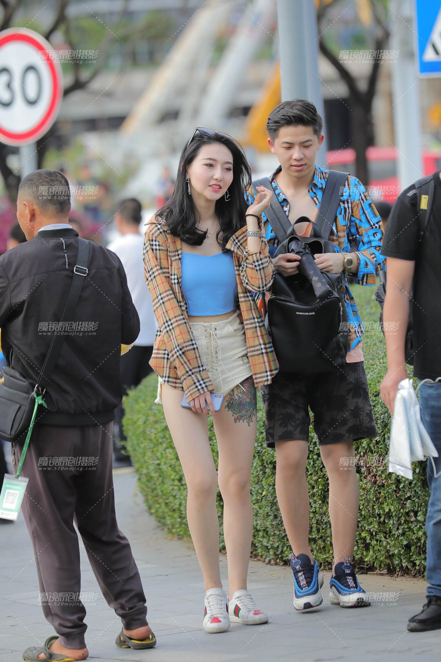 图片[2]-热裤美眉-街拍流行馆