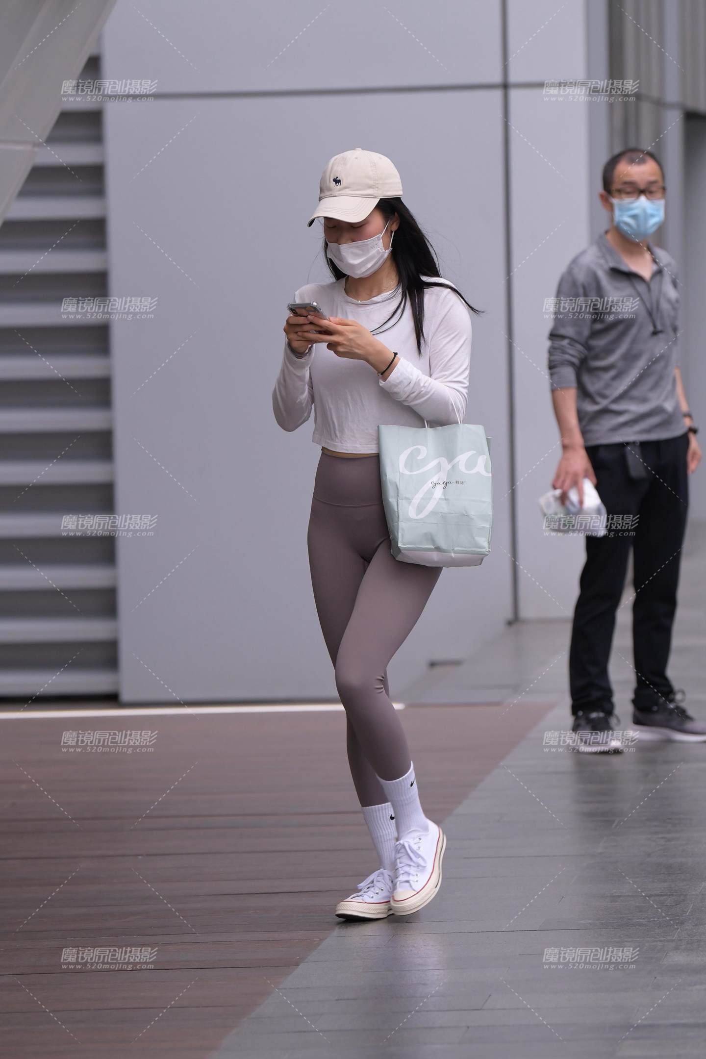 图片[1]-好紧的紧身裤-街拍流行馆