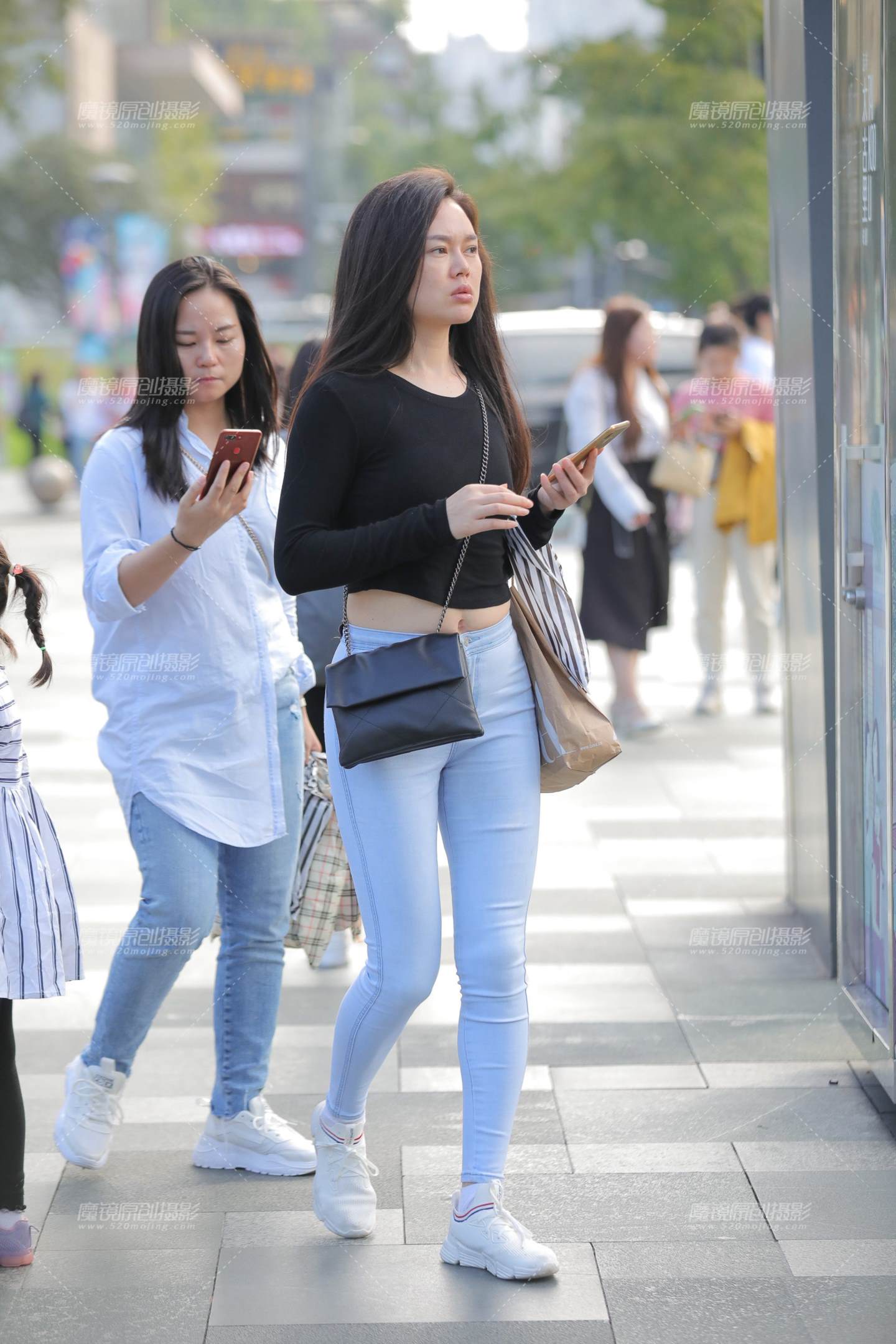 图片[1]-浅蓝紧牛-街拍流行馆
