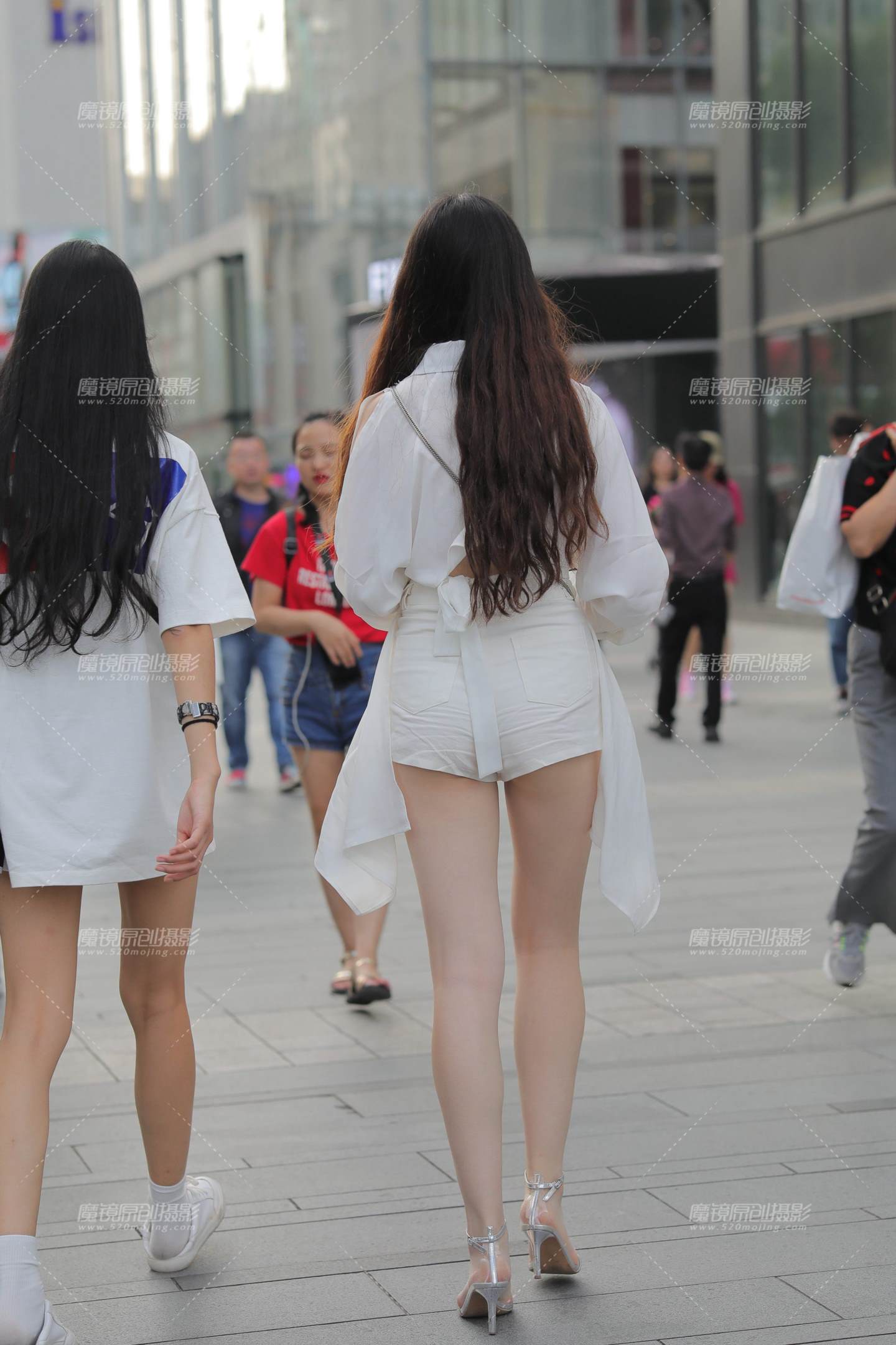 图片[2]-这腿也太美了吧-街拍流行馆