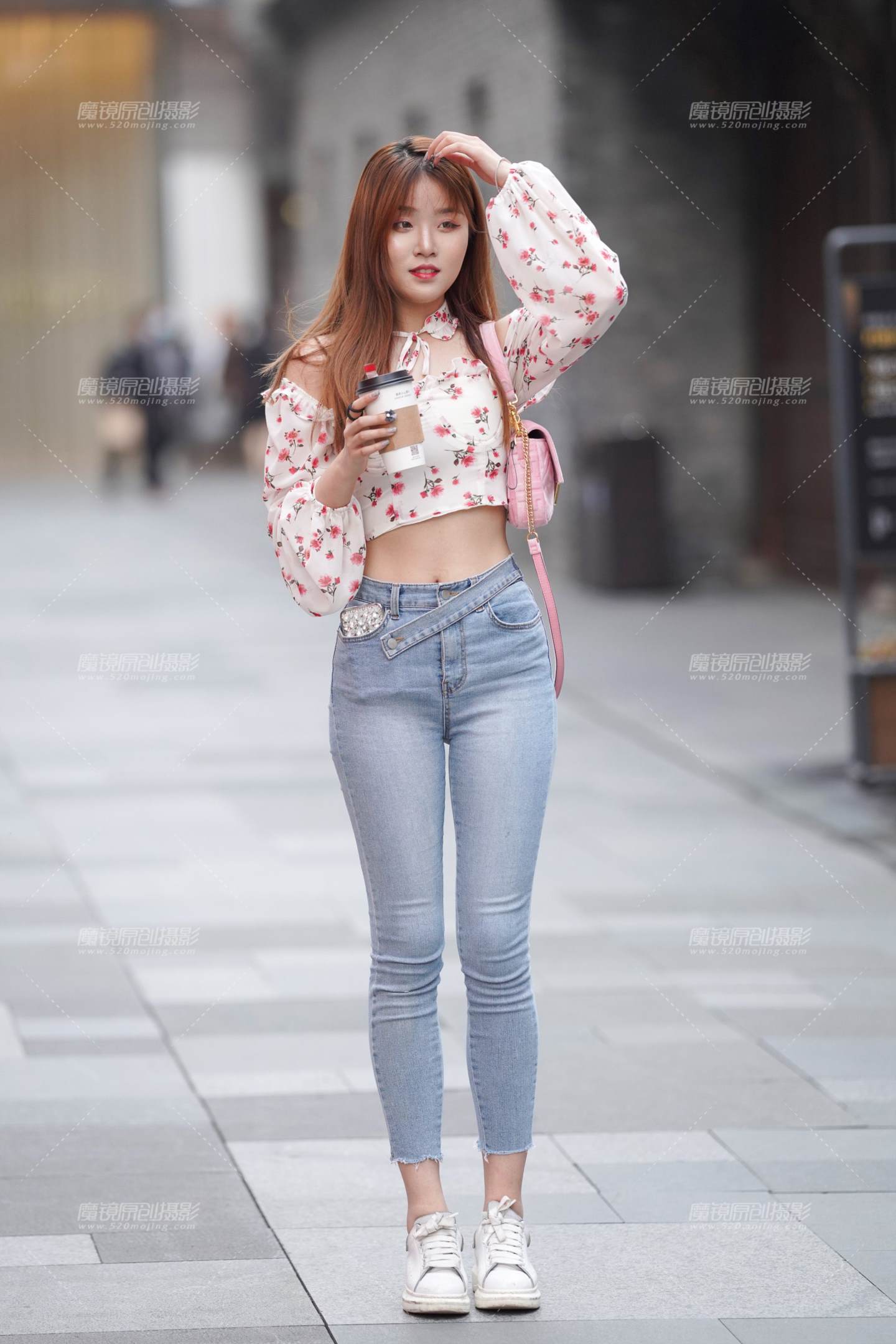 图片[1]-可爱的大长腿美女-街拍流行馆