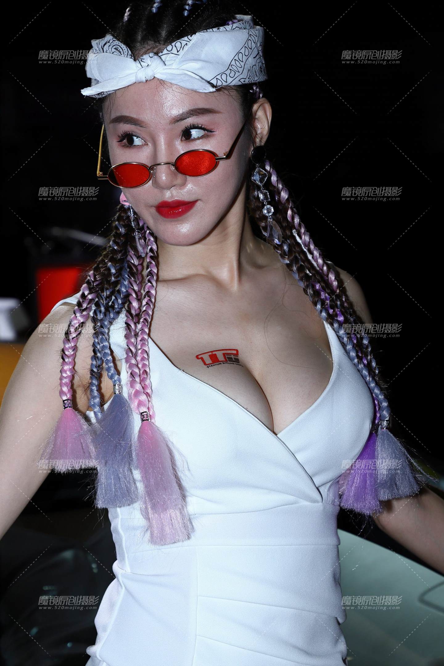 图片[1]-白衣美胸-街拍流行馆
