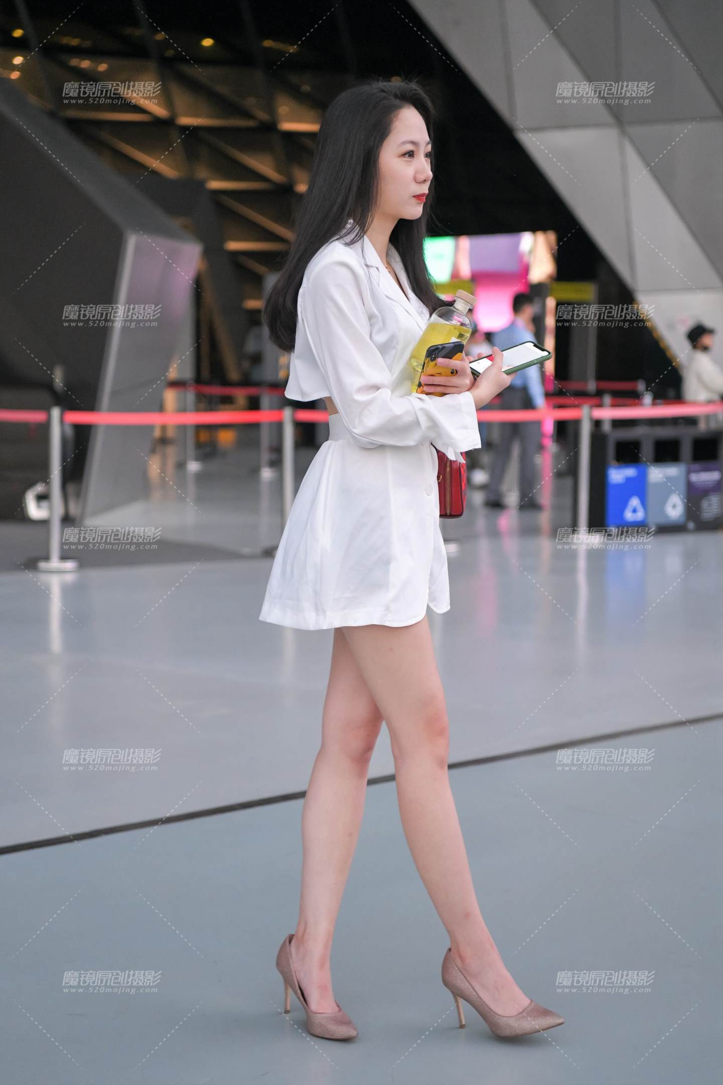 图片[3]-白裙高跟美女-街拍流行馆