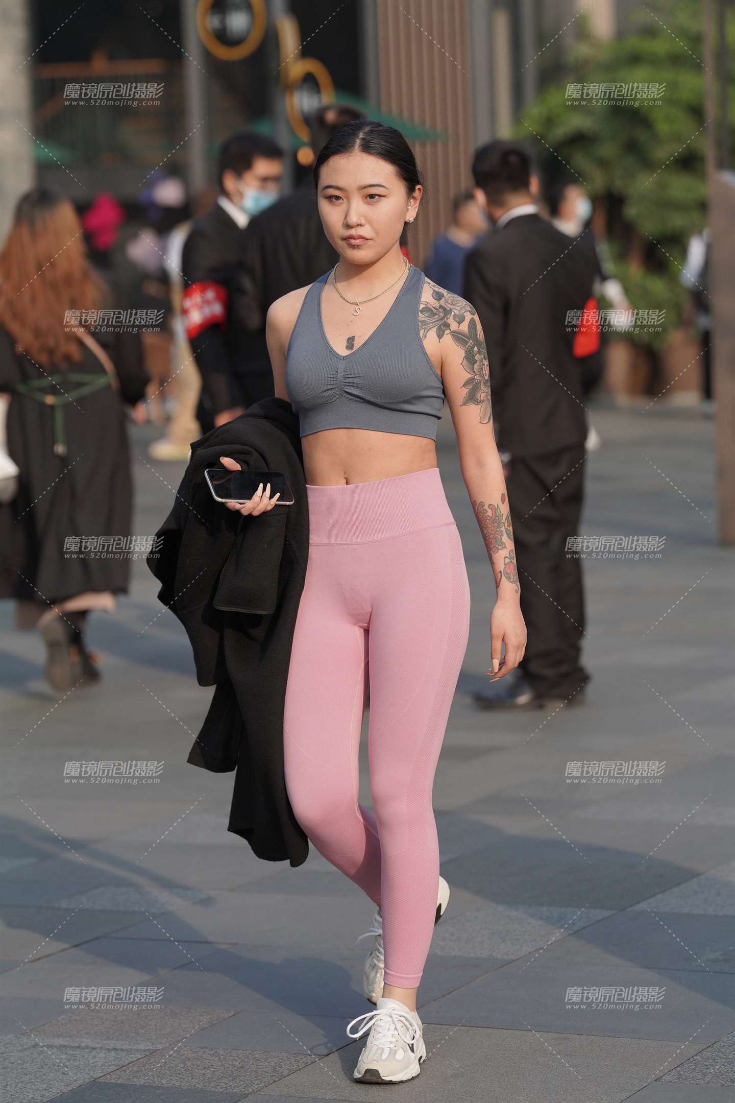 图片[1]-运动女孩-街拍流行馆