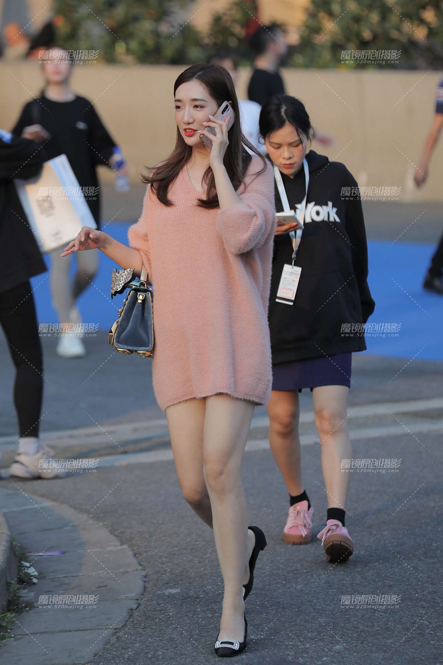 图片[3]-粉粉的女孩-街拍流行馆
