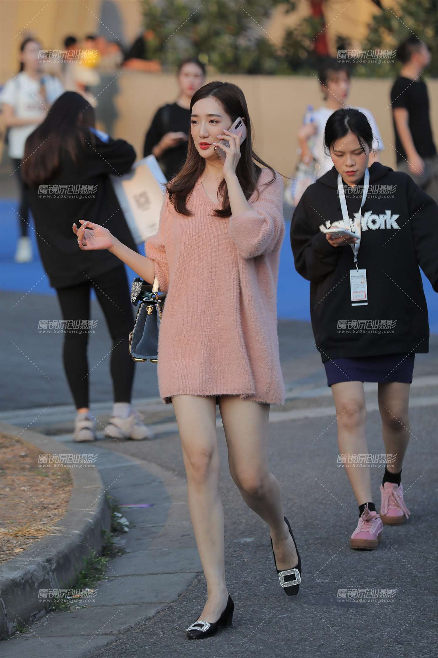图片[4]-粉粉的女孩-街拍流行馆