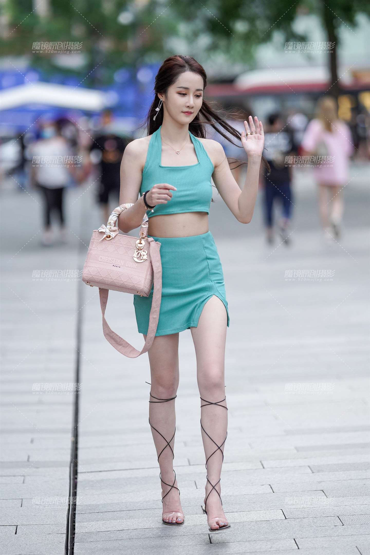 图片[1]-女神驾到 美不美看气质-街拍流行馆