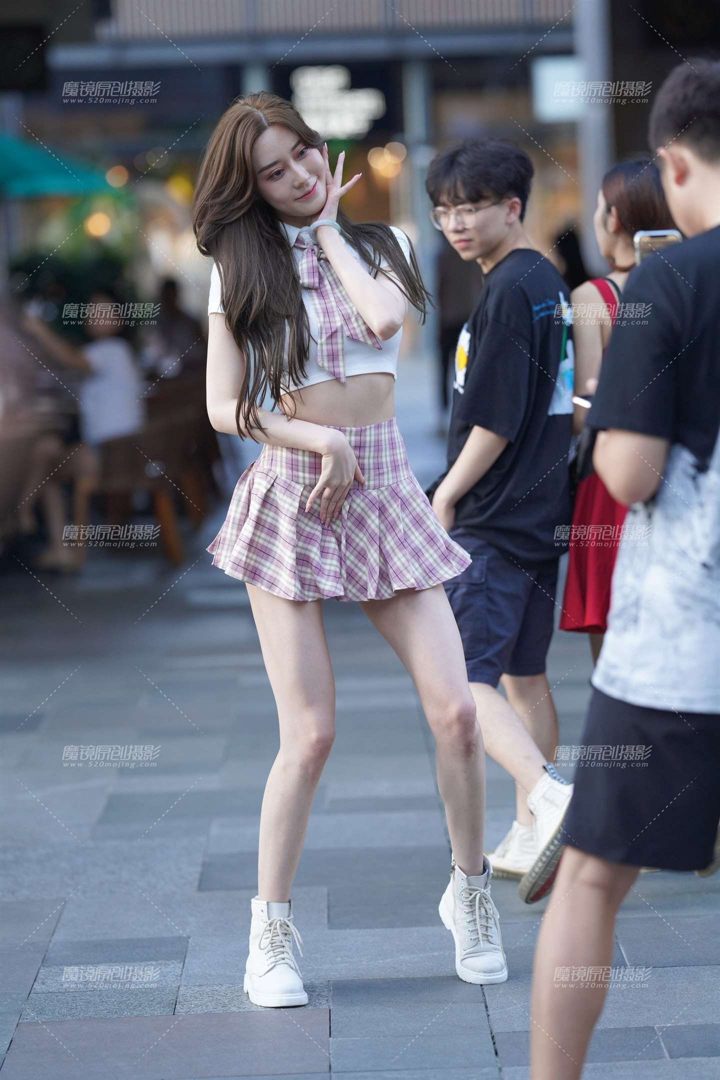 图片[1]-长腿美女热舞-街拍流行馆