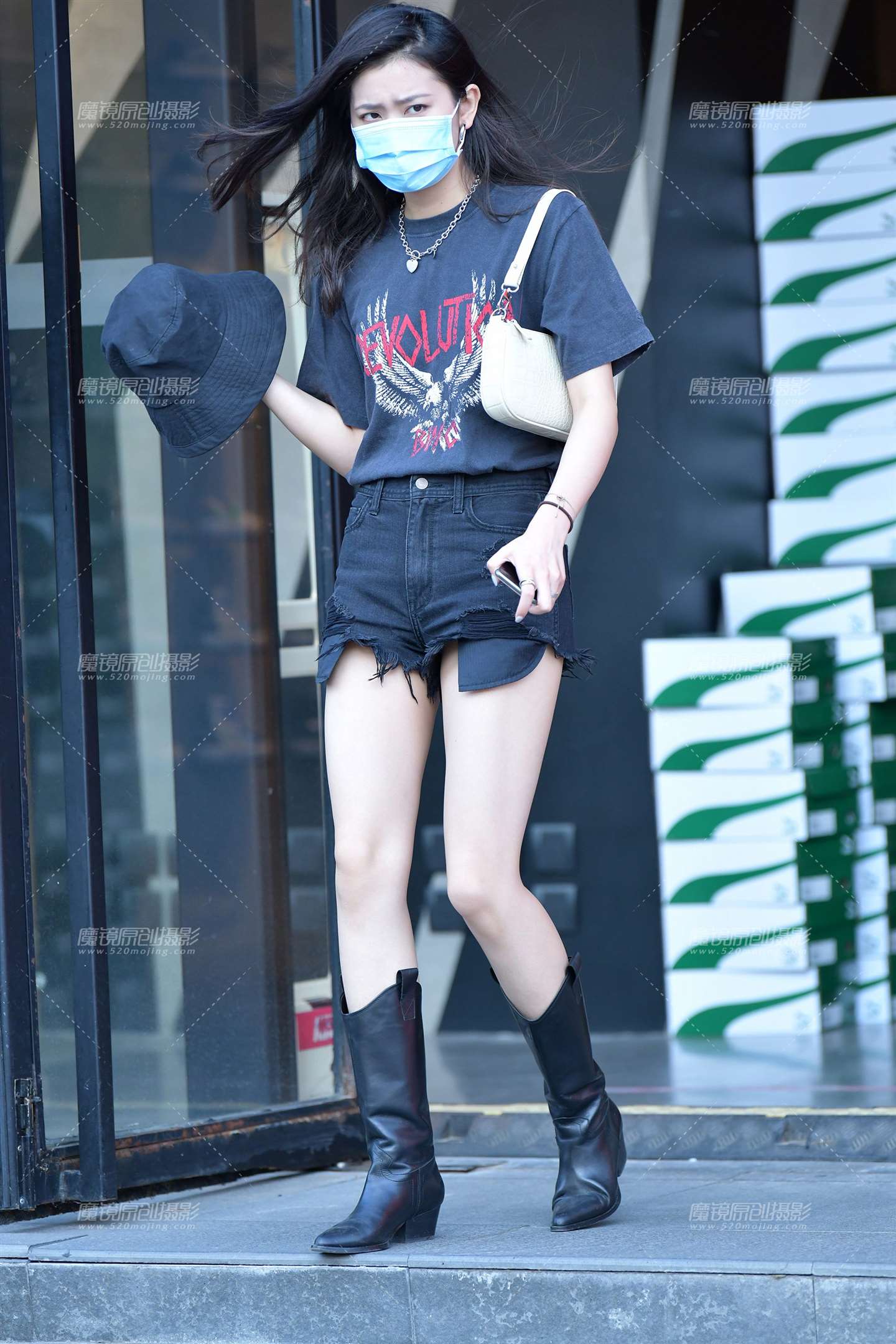 图片[4]-高挑热裤美女-街拍流行馆