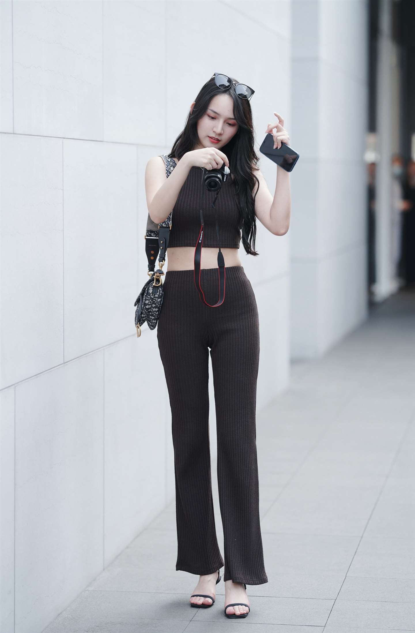 图片[1]-美女摄影师-街拍流行馆