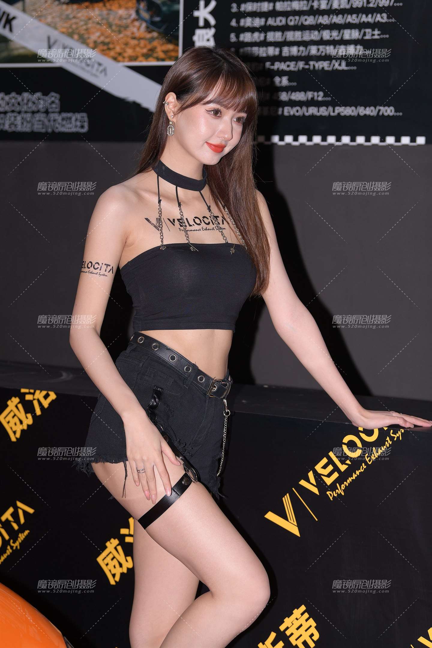 图片[1]-长腿热裤女模~-街拍流行馆