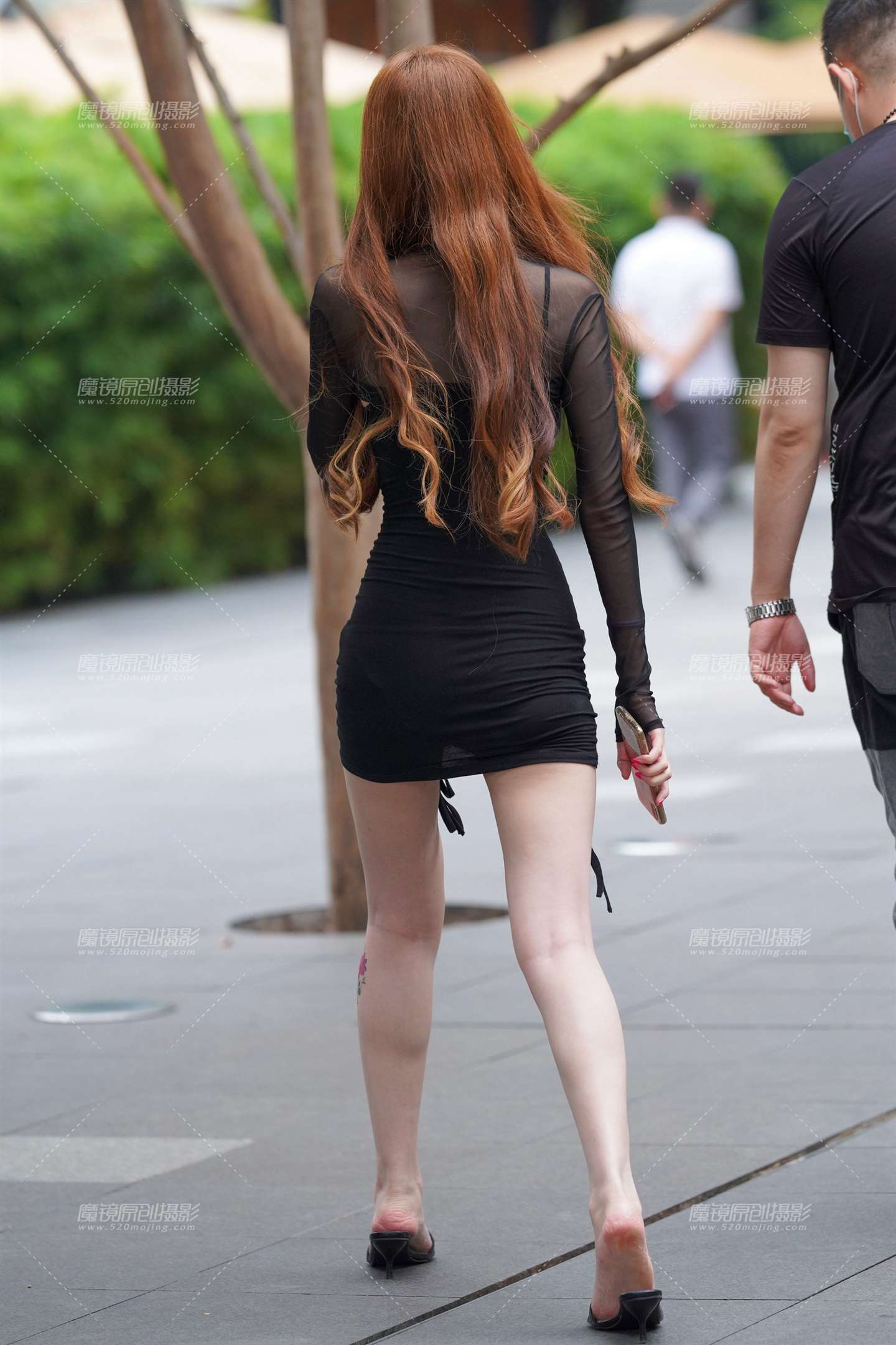 图片[2]-很亲和的白皙美眉-街拍流行馆