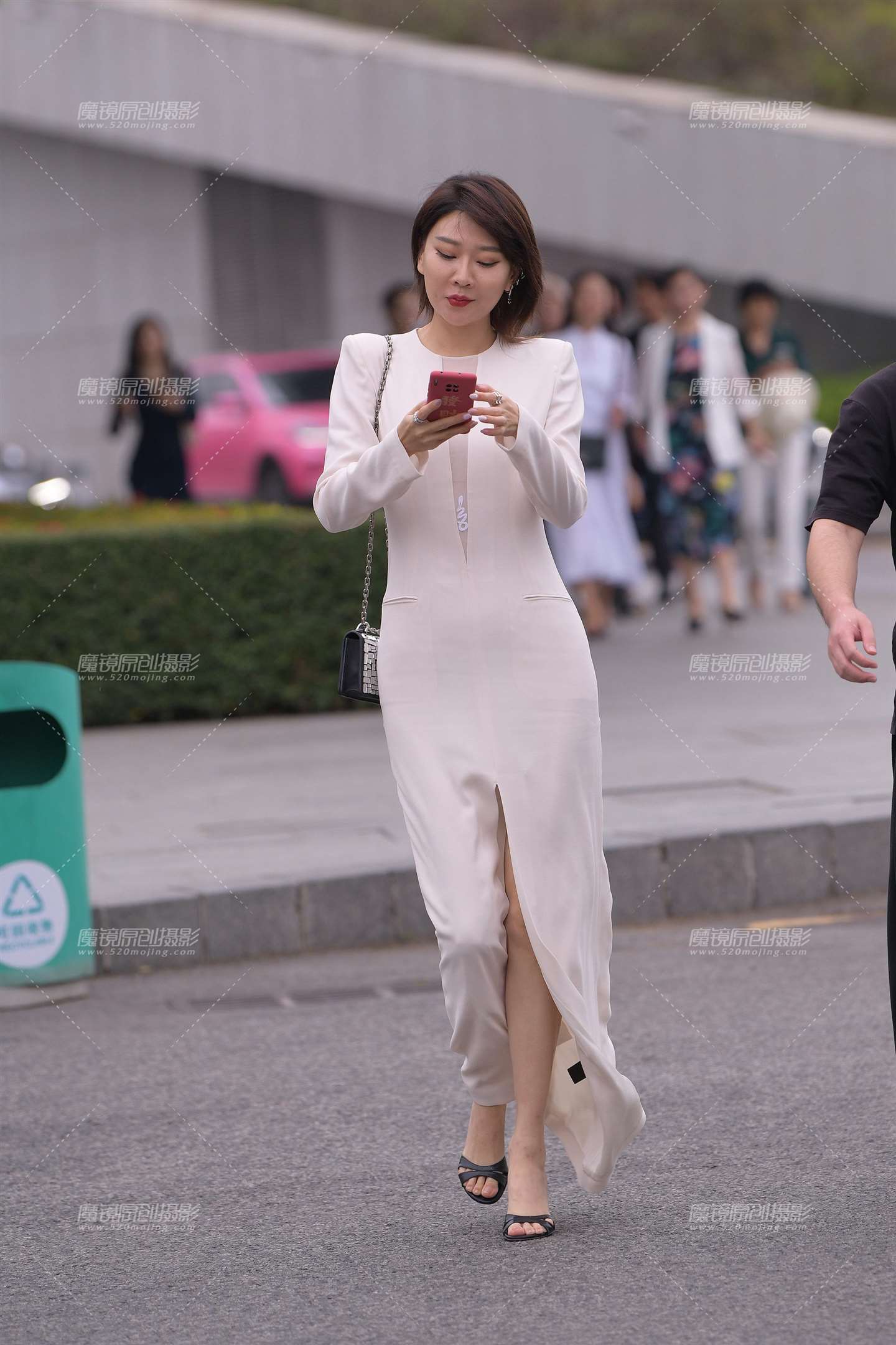 图片[1]-开叉连体裙御姐~-街拍流行馆
