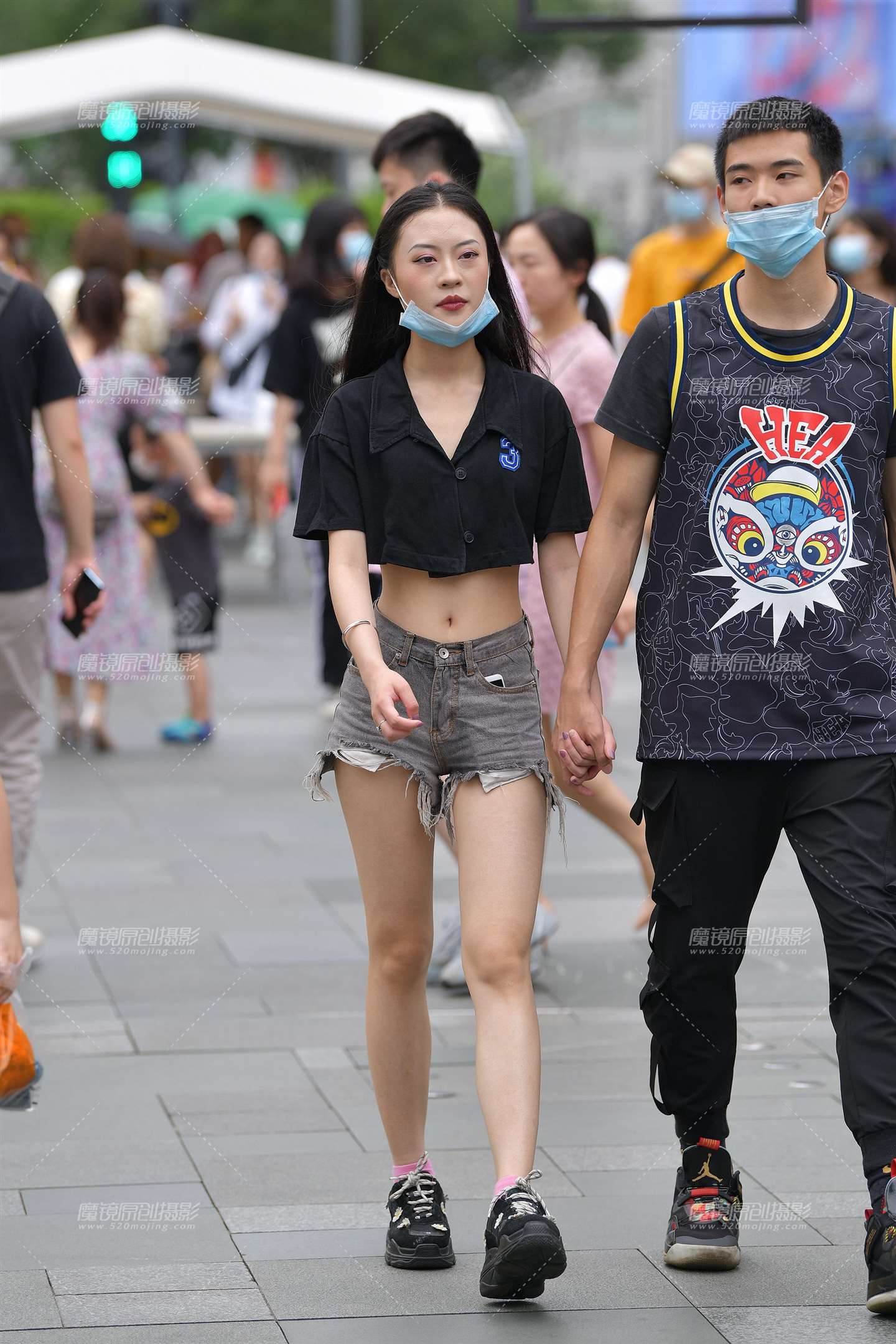 图片[4]-露肚脐小蛮腰热裤女友-街拍流行馆