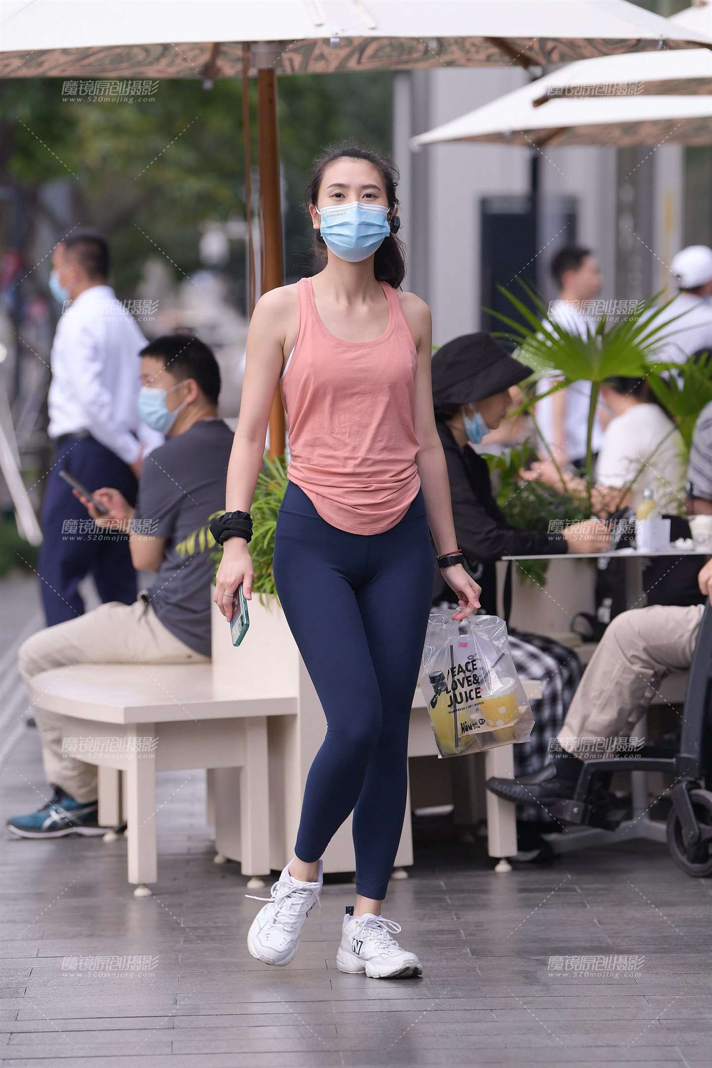 图片[1]-塑身运动风素颜小姐姐-街拍流行馆