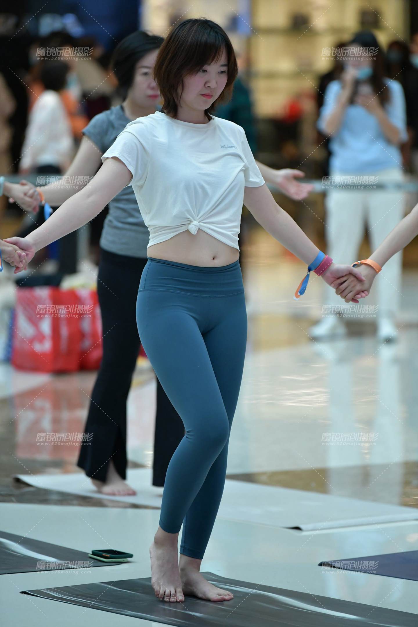 图片[1]-舒展瑜伽美女-街拍流行馆