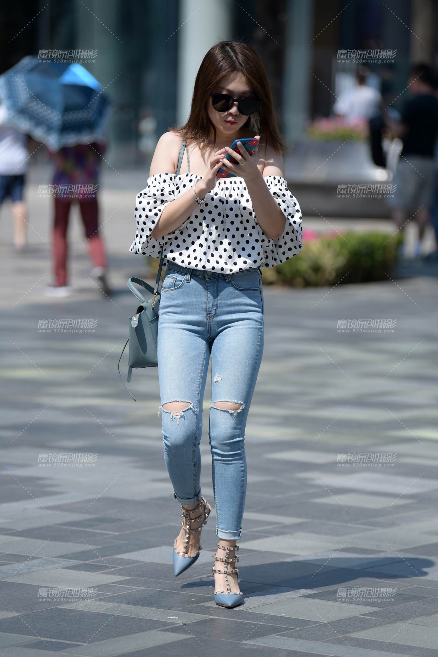图片[3]-高挑牛仔裤美女-街拍流行馆
