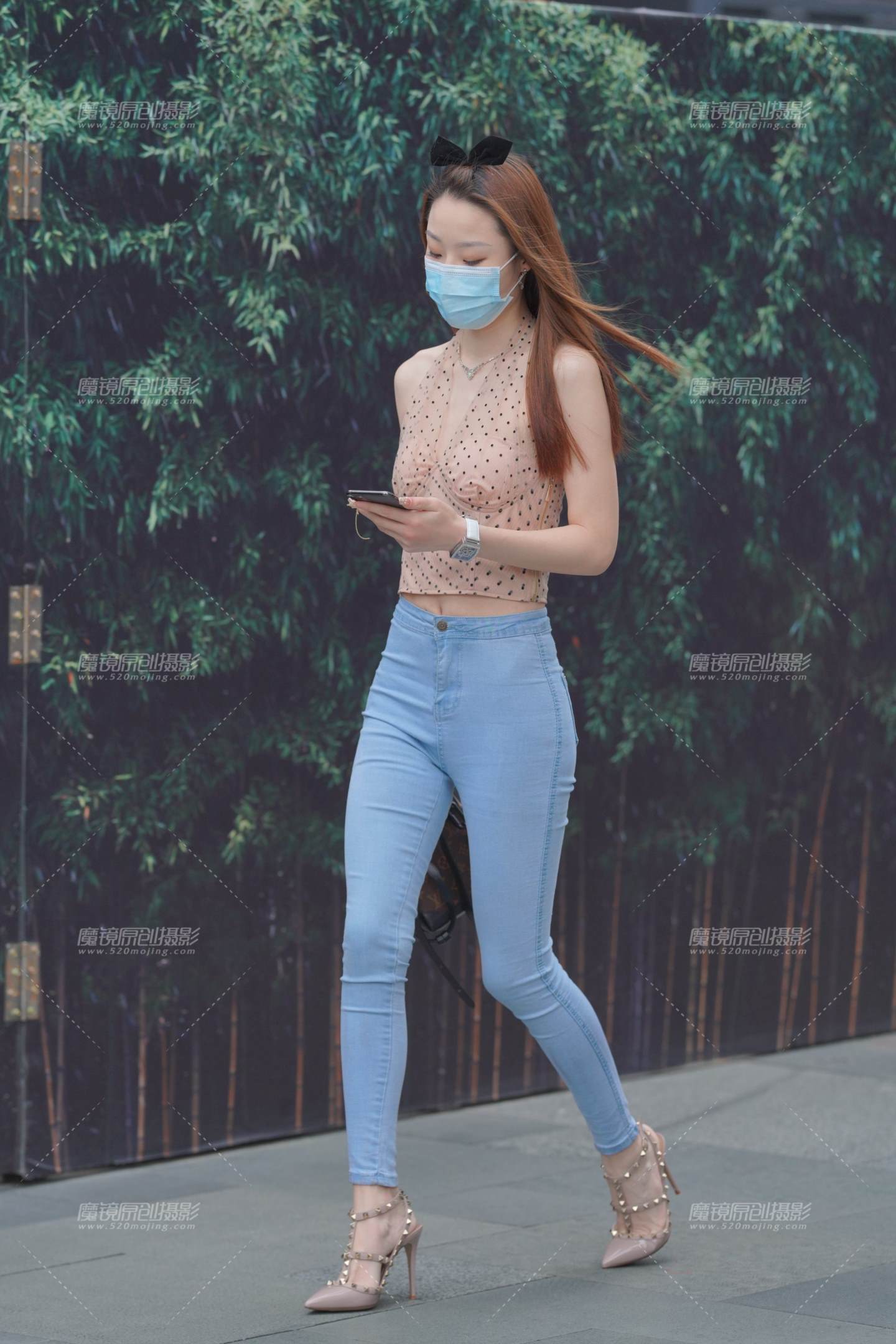 图片[1]-紧牛长腿-街拍流行馆