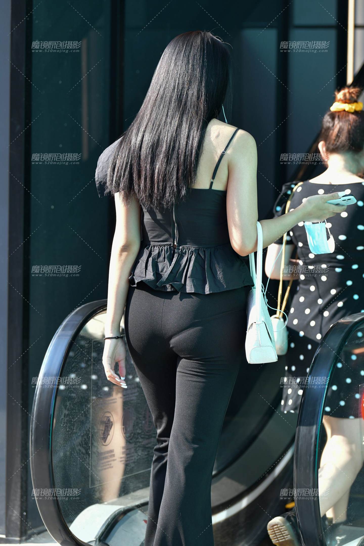 图片[3]-高挑黑裤美女-街拍流行馆