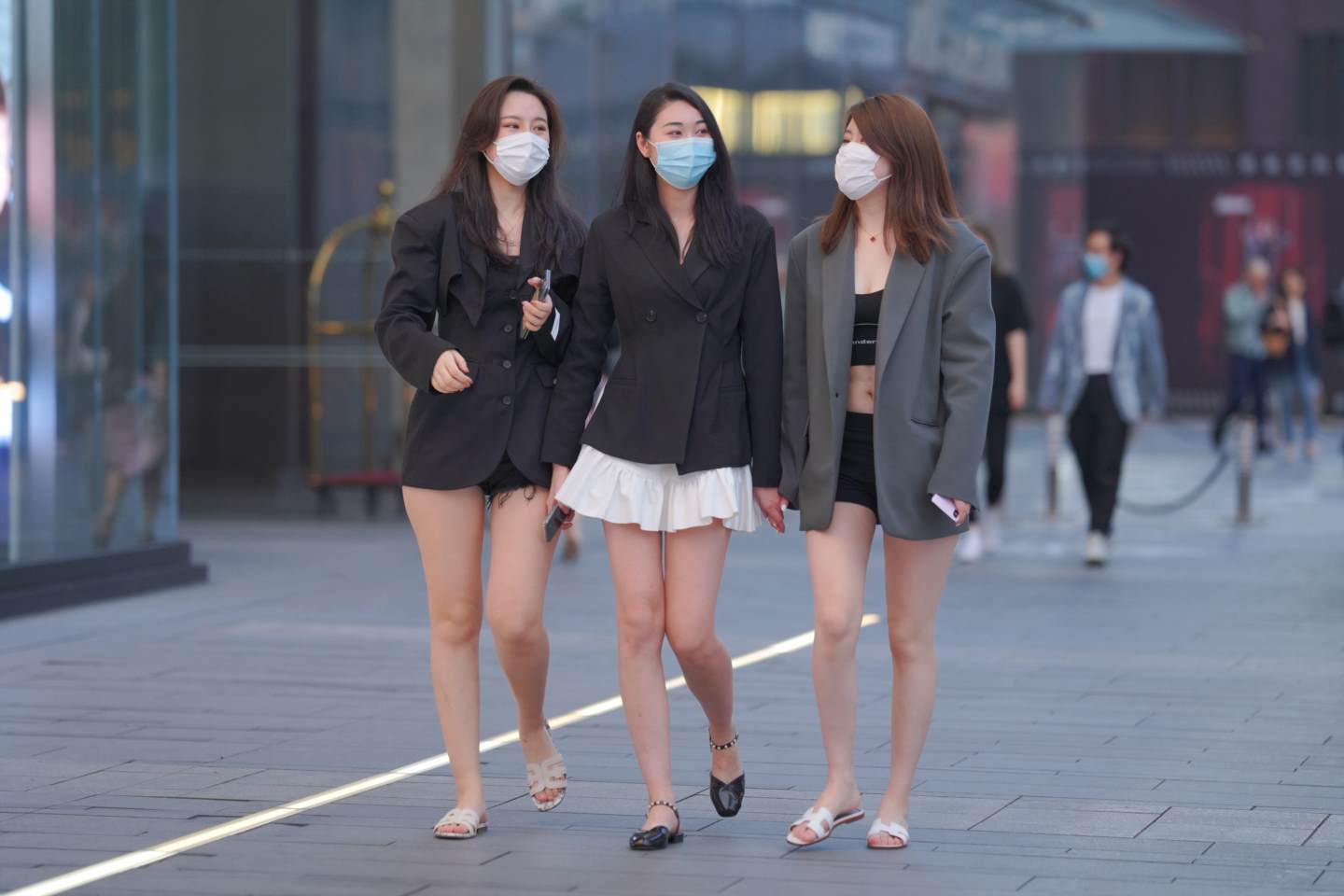 图片[1]-闺蜜逛街-街拍流行馆