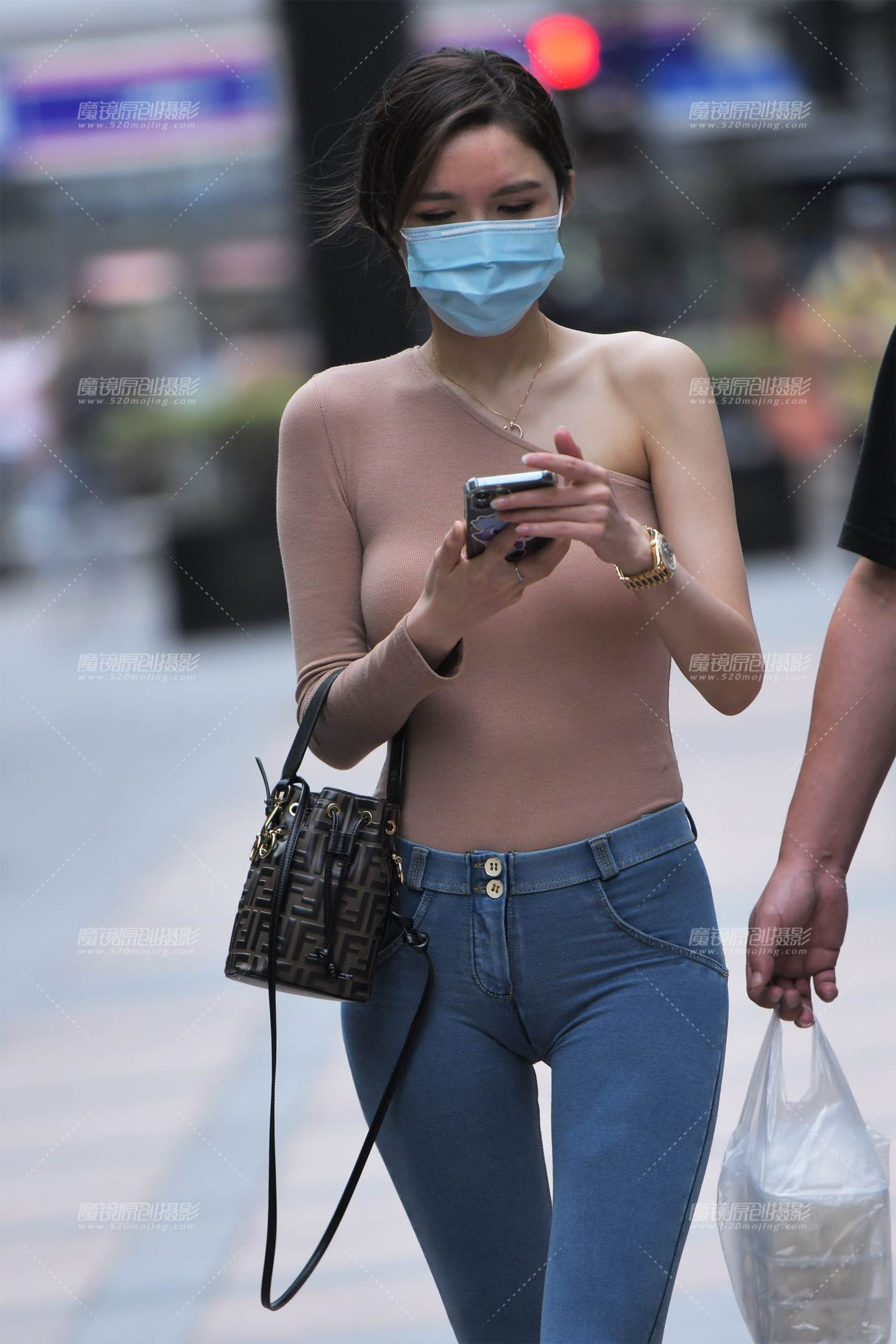 图片[1]-不开心-街拍流行馆