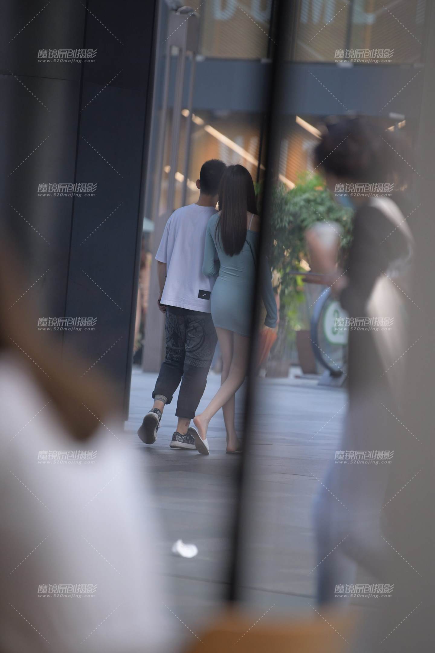 图片[1]-窗外-街拍流行馆