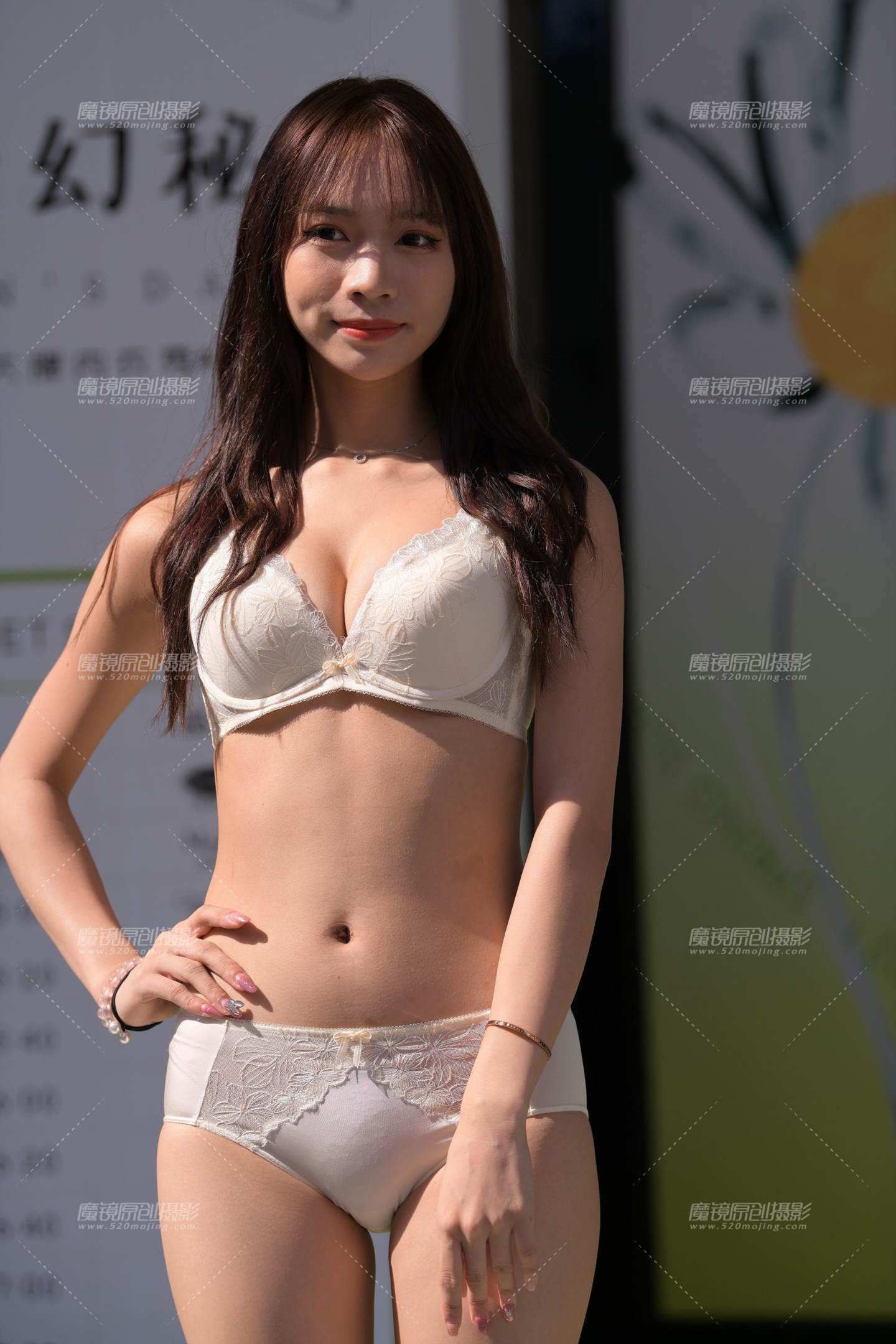 图片[1]-一模两套，可爱的小酒窝~-街拍流行馆