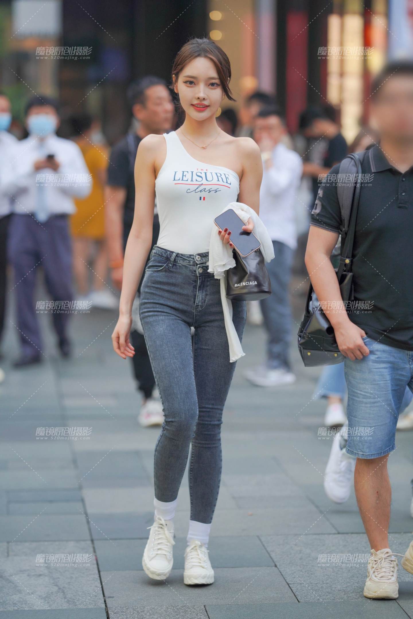 图片[1]-清爽甜美的女孩-街拍流行馆