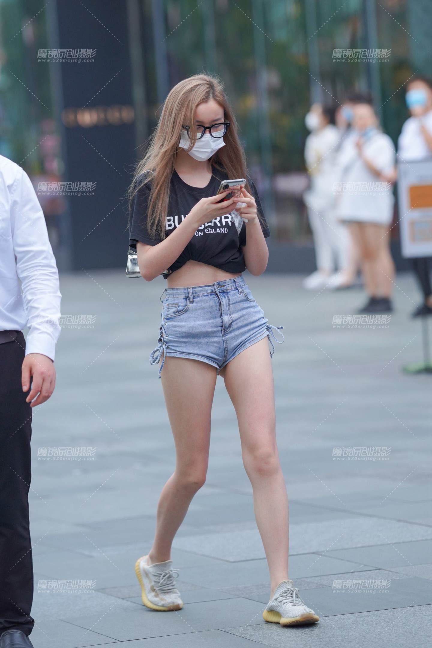 图片[1]-热裤女孩-街拍流行馆