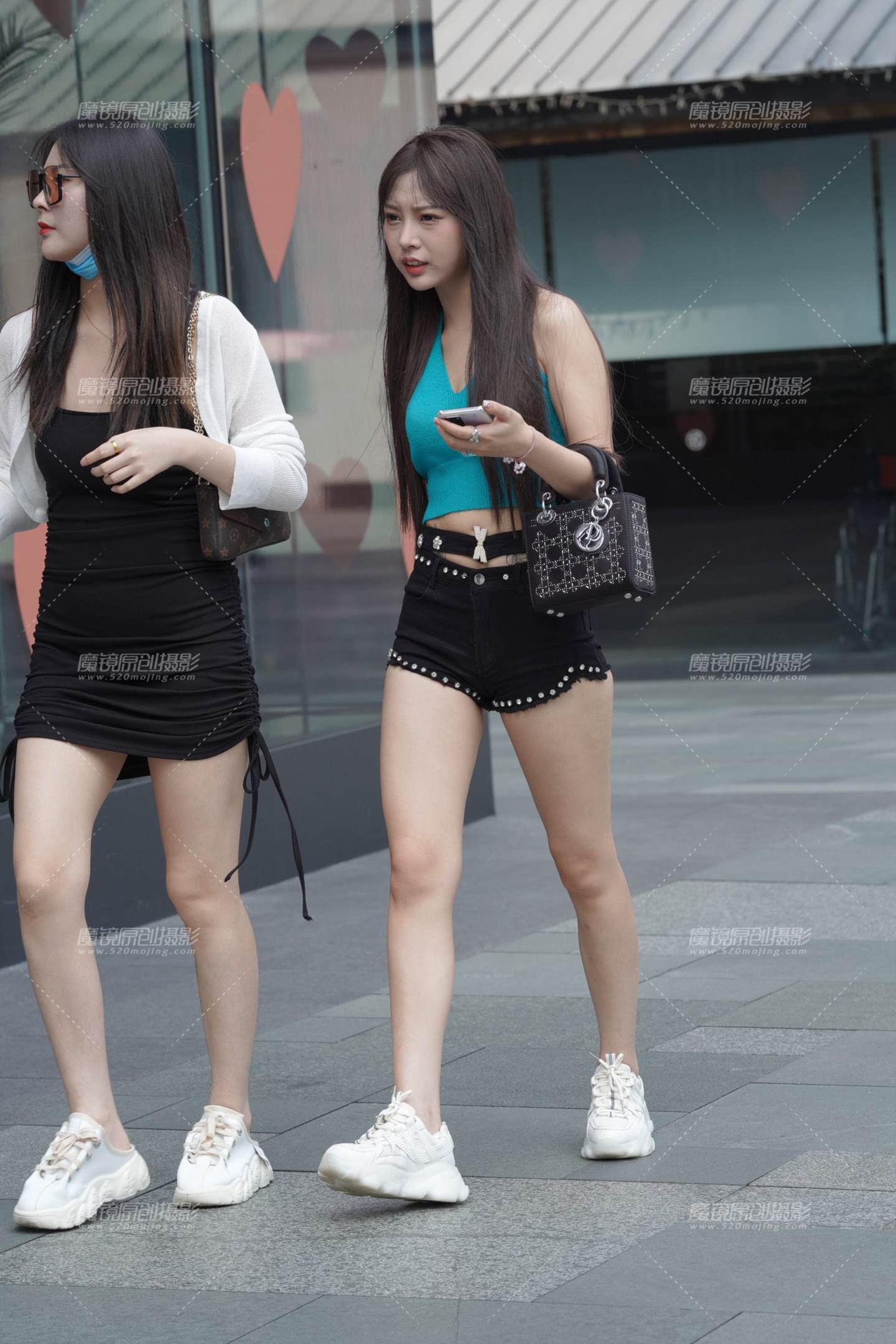 图片[3]-可爱的热裤小妹-街拍流行馆