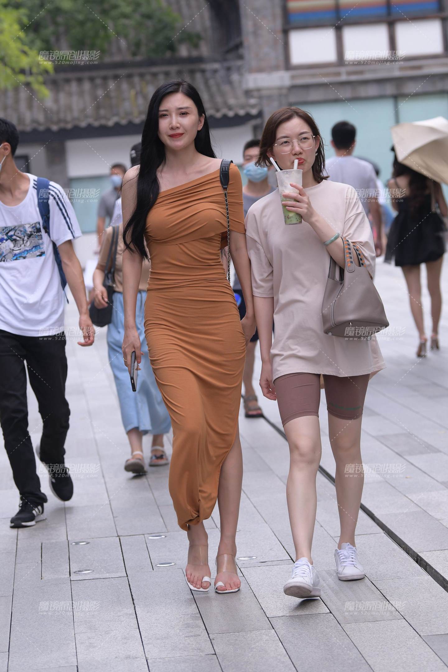 图片[1]-高挑有味道的女人~-街拍流行馆