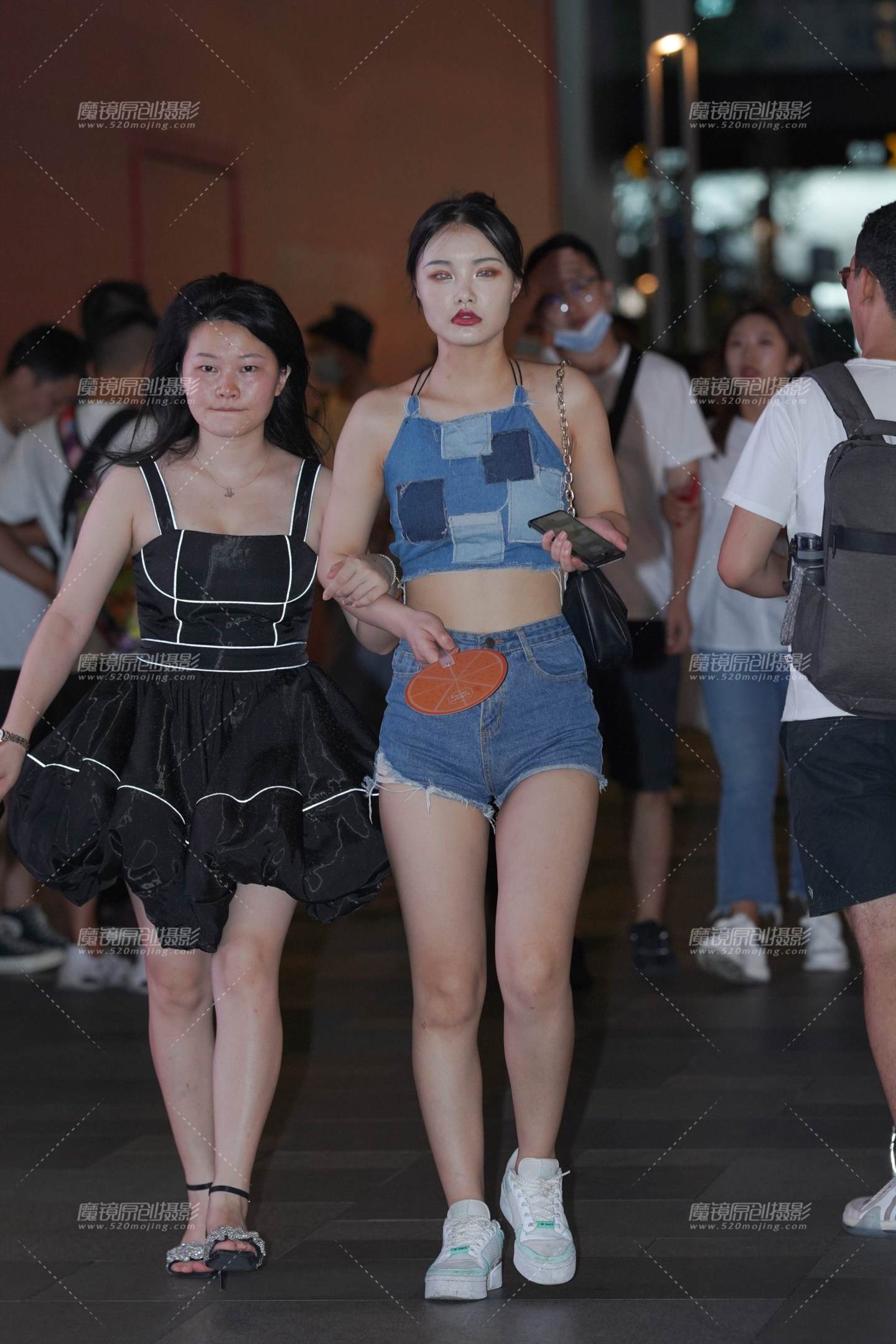 图片[1]-美背热裤-街拍流行馆