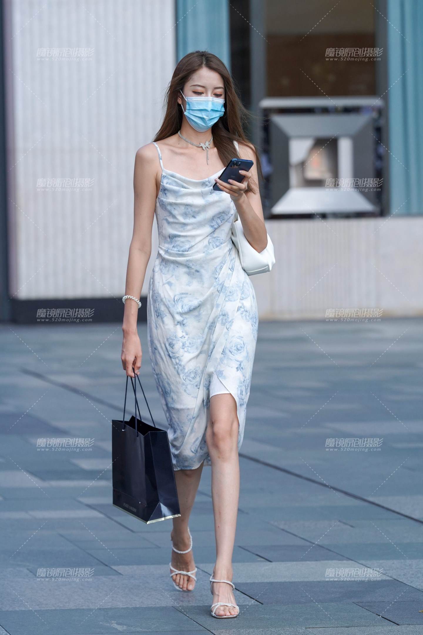图片[1]-气质很好的高挑美女-街拍流行馆