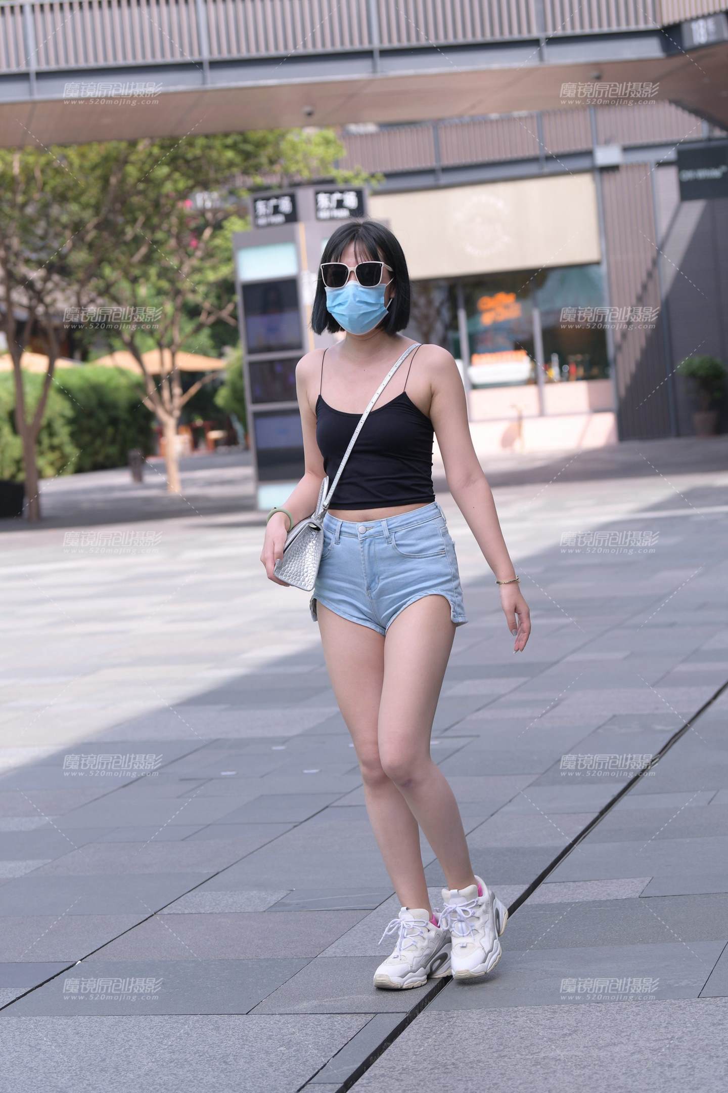 图片[1]-搭讪小背心热裤小姐姐-街拍流行馆