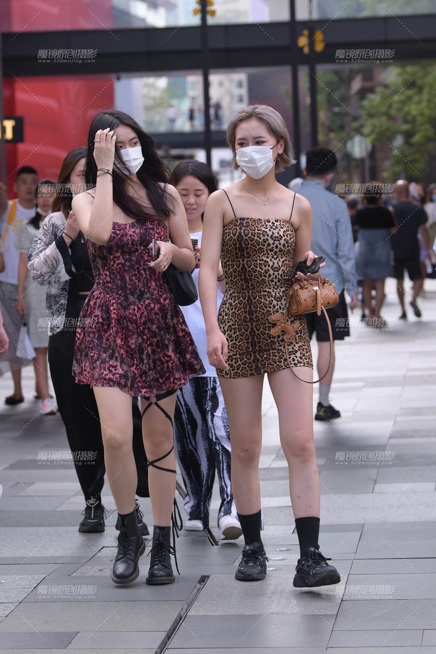 图片[4]-吊带豹纹包臀裙-街拍流行馆