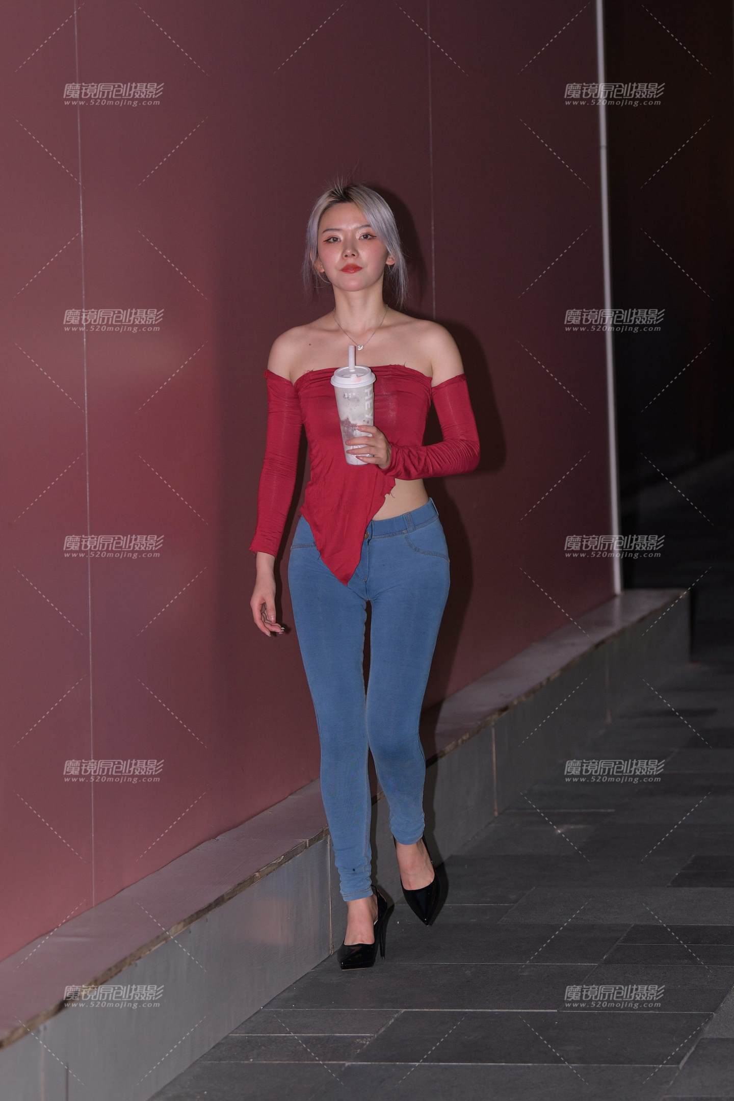 图片[1]-夜遇蜜桃裤高跟美女~-街拍流行馆