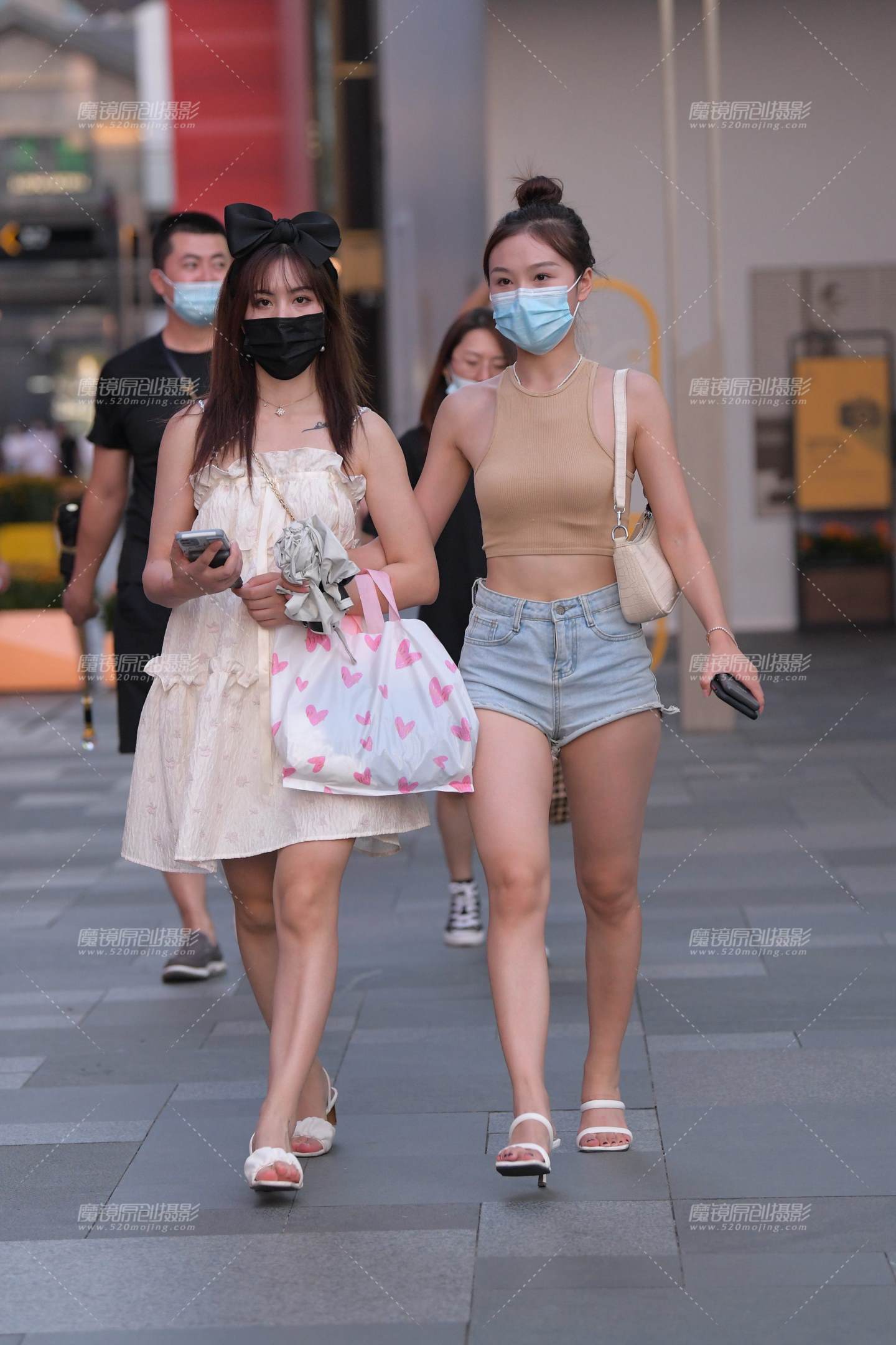 图片[1]-热裤女孩-街拍流行馆